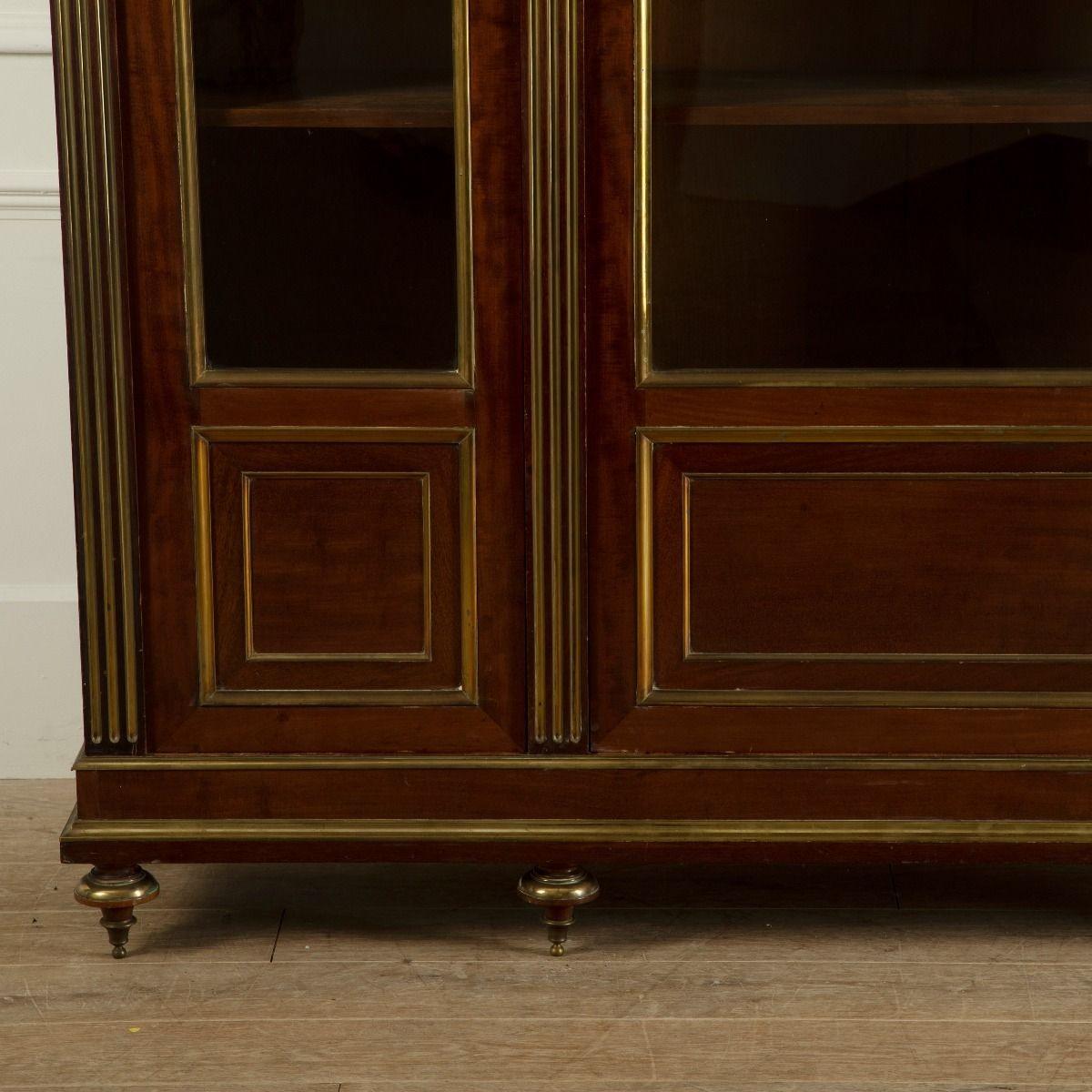 French 19th Century Mahogany and Brass Bookcase For Sale 1