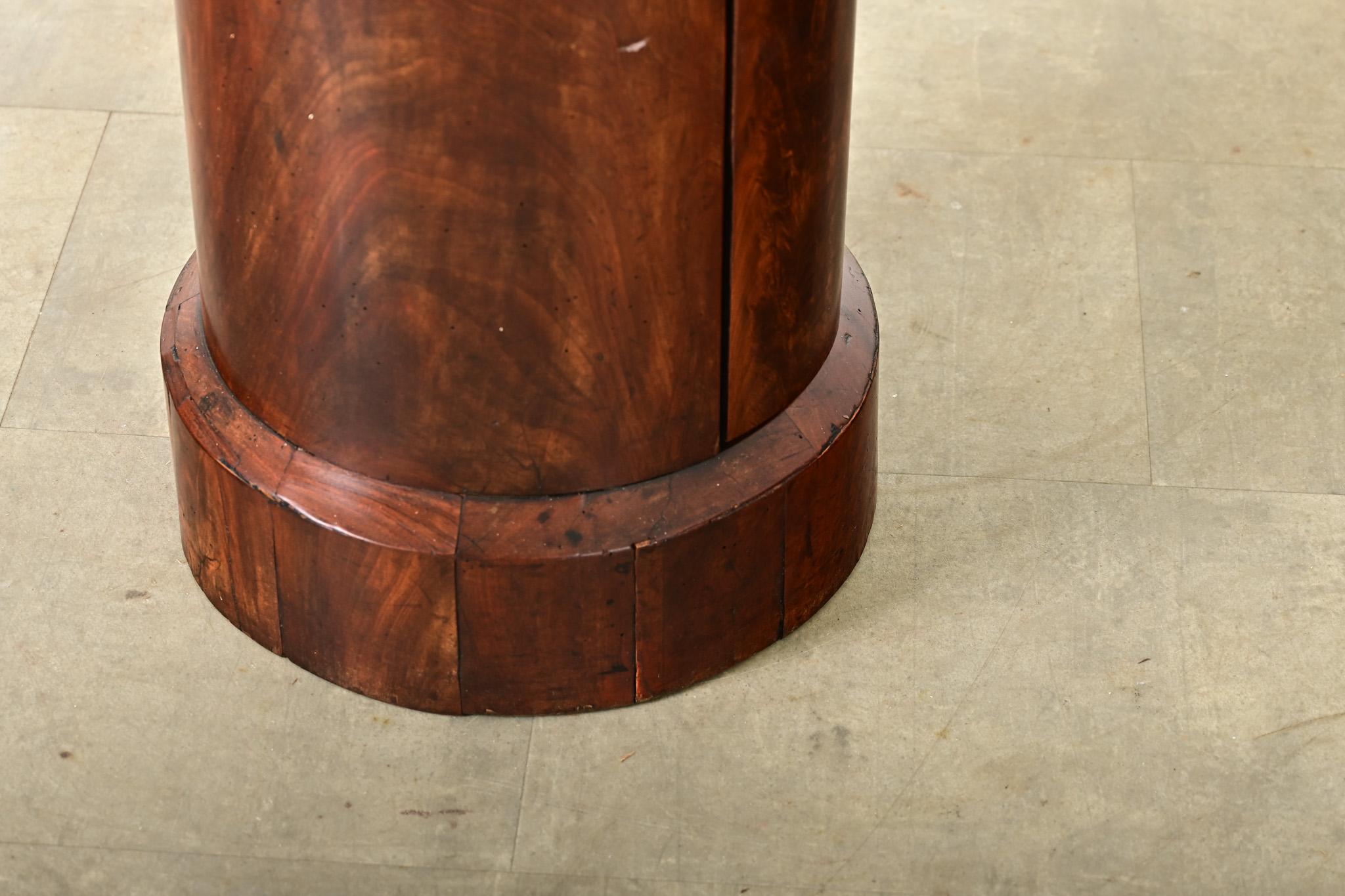 French 19th Century Mahogany Bedside Cabinet im Angebot 2