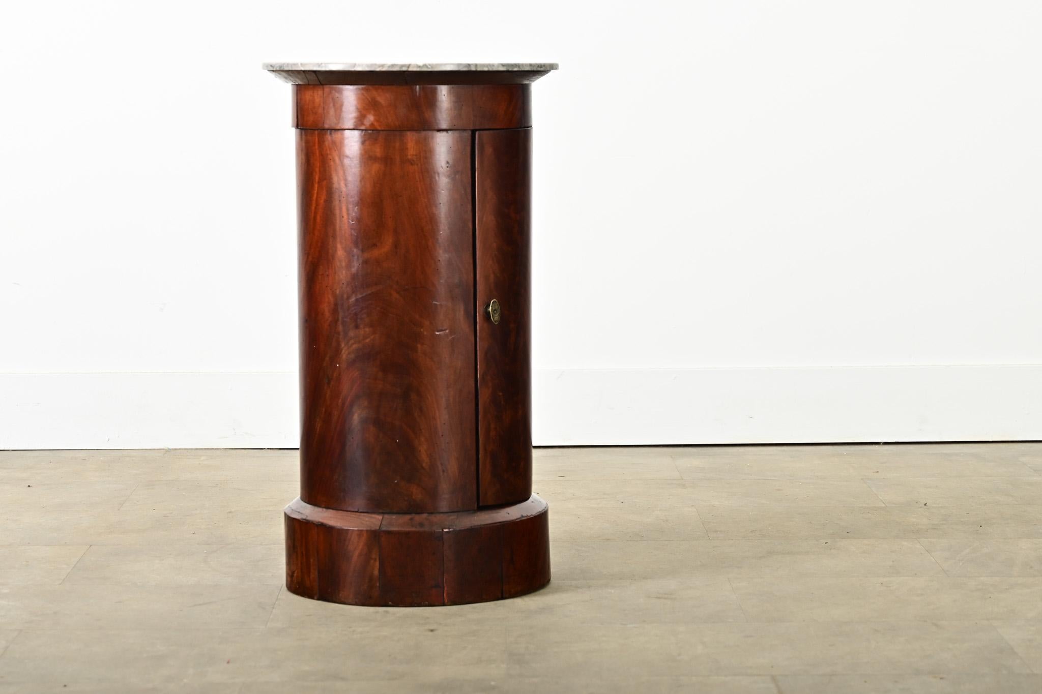 French 19th Century Mahogany Bedside Cabinet (Französisch) im Angebot