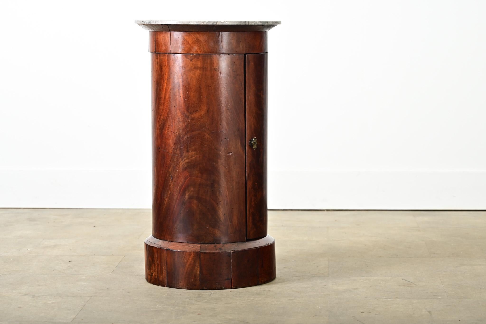 French 19th Century Mahogany Bedside Cabinet (Sonstiges) im Angebot