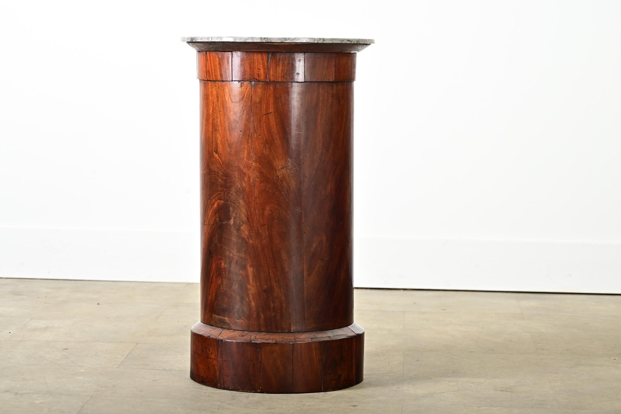 French 19th Century Mahogany Bedside Cabinet im Zustand „Gut“ im Angebot in Baton Rouge, LA