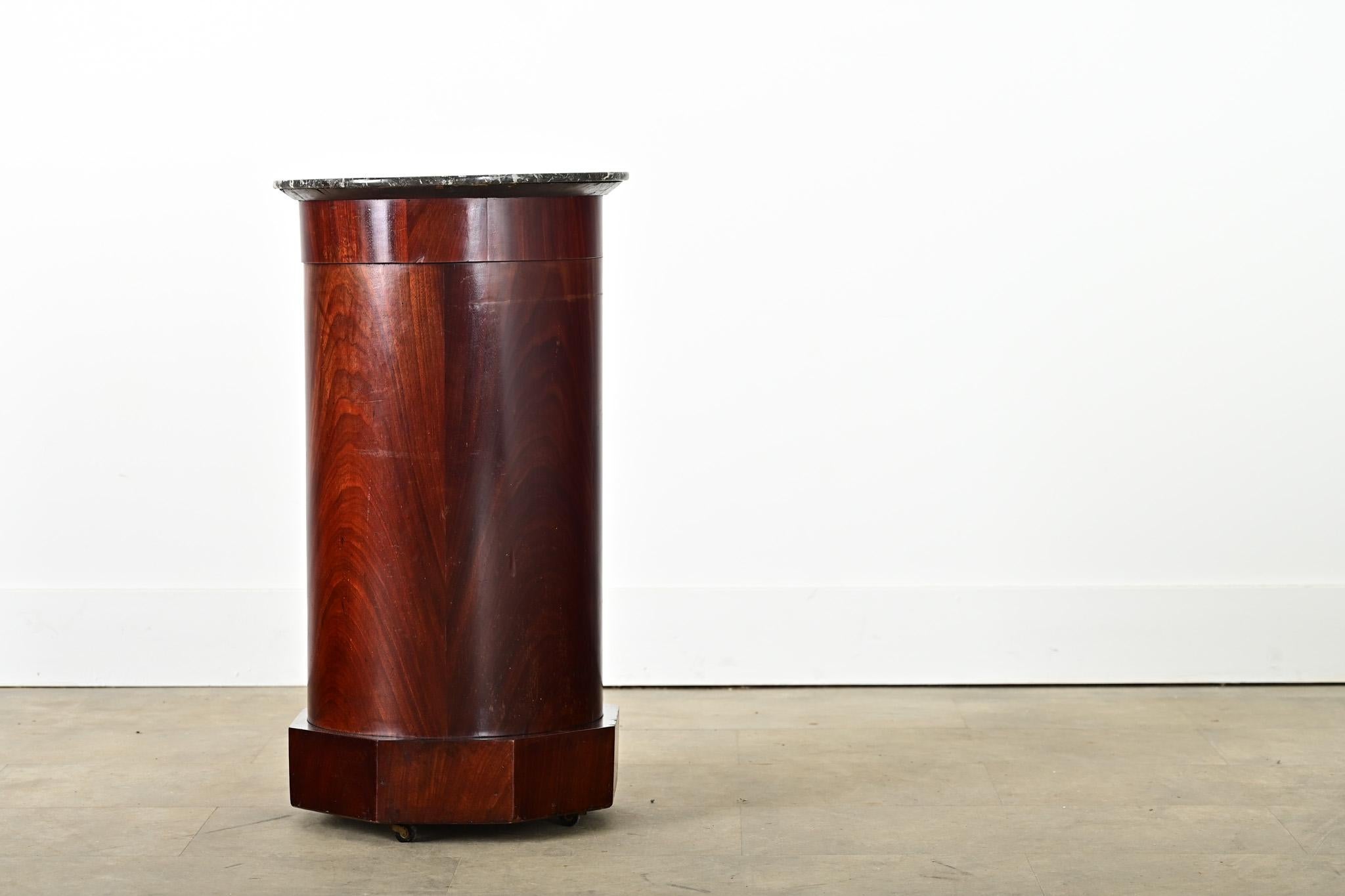 French 19th Century Mahogany Bedside Cabinet (19. Jahrhundert) im Angebot