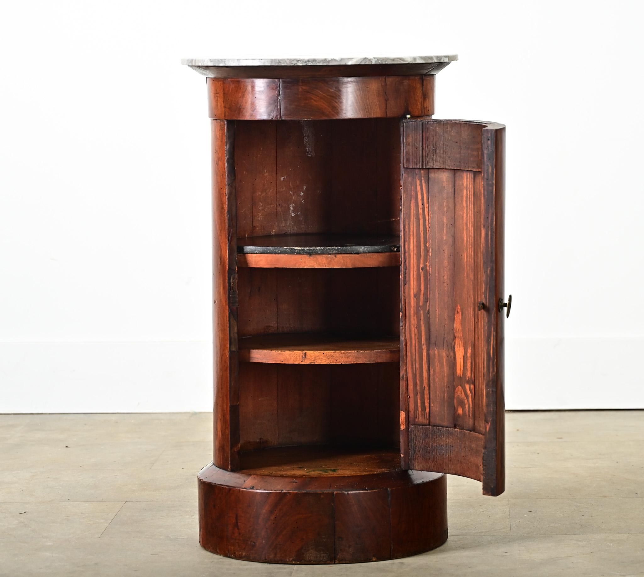 French 19th Century Mahogany Bedside Cabinet (Marmor) im Angebot