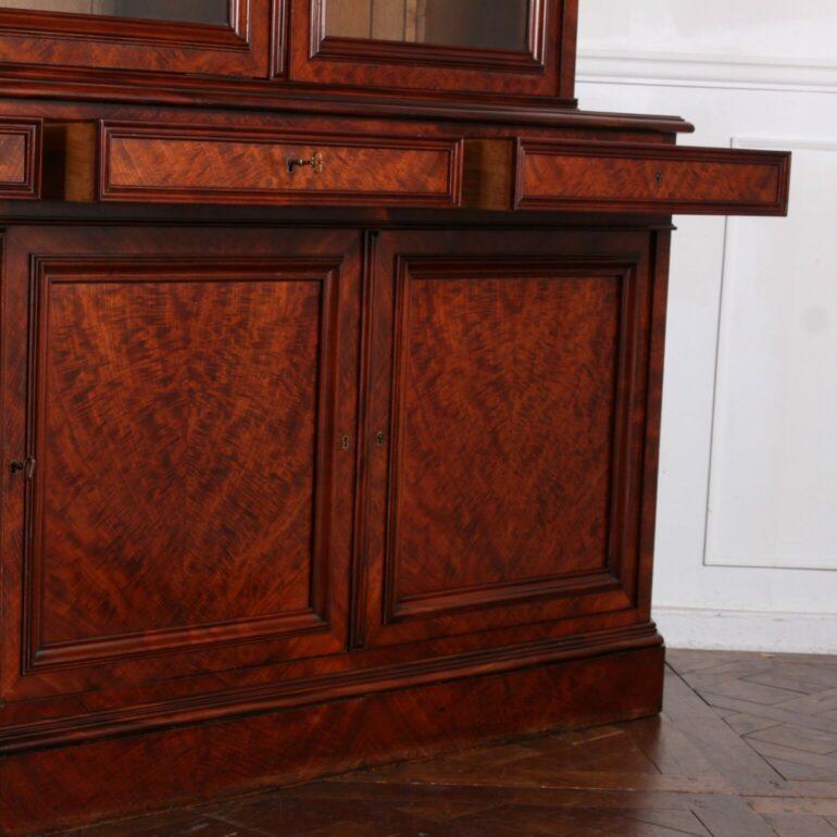 French 19th Century Mahogany Bookcase For Sale 4