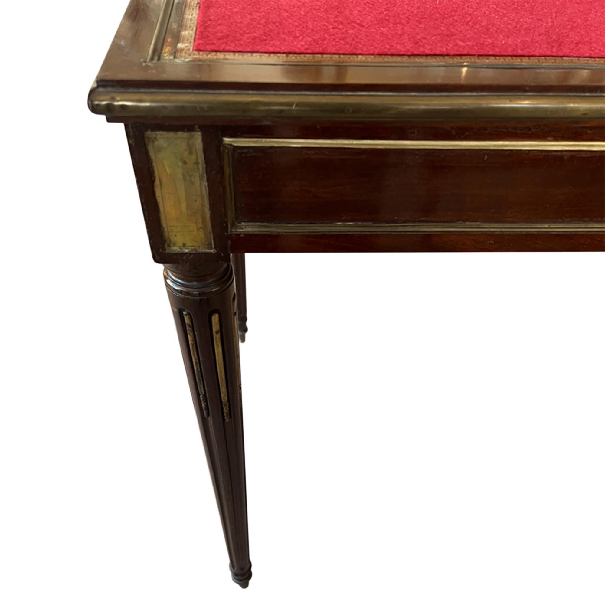 XIXe siècle Table à cartes française du 19ème siècle, surface en baize de Crimson et incrustation en laiton en vente