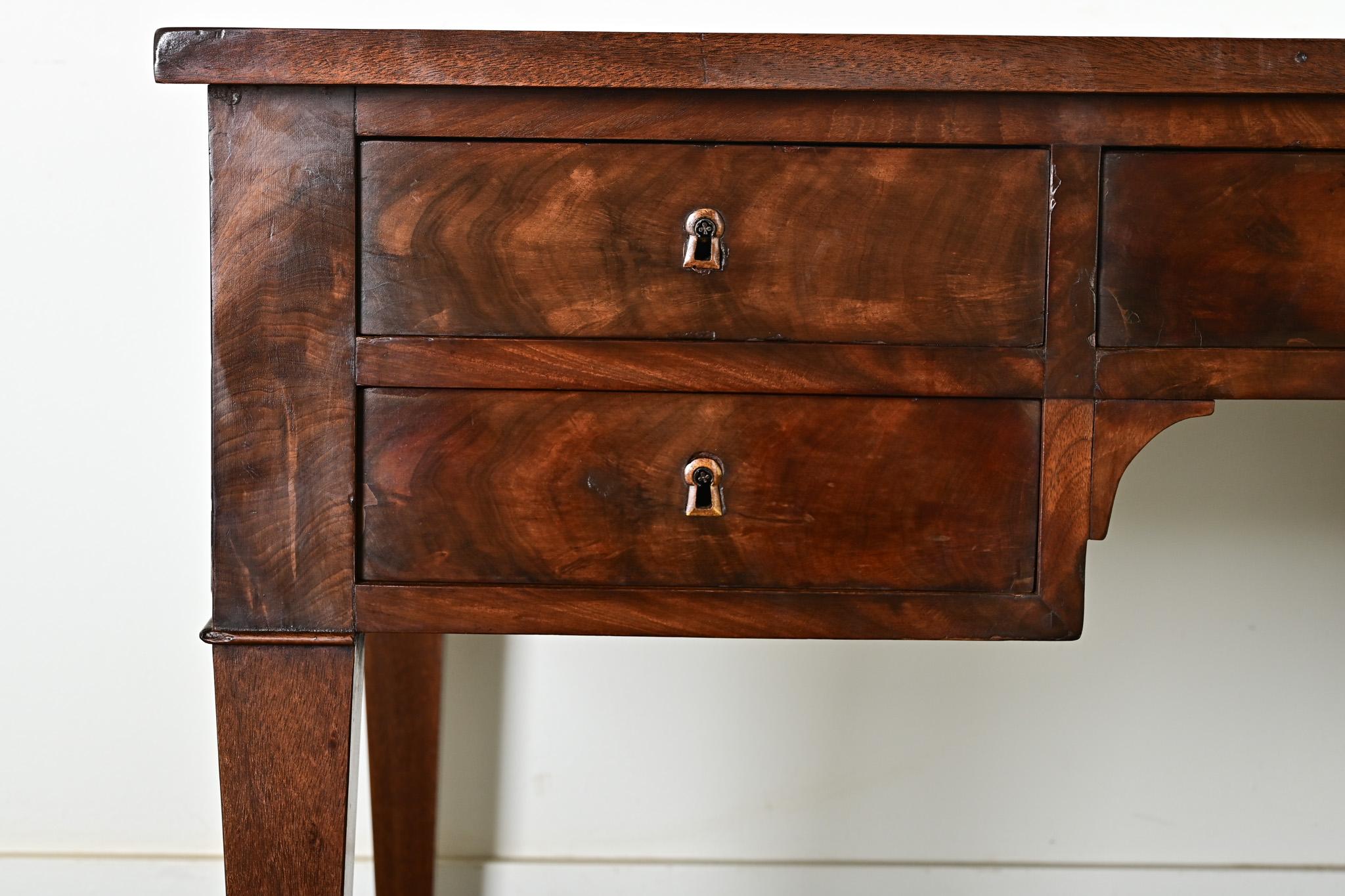 French 19th Century Mahogany Directoire Desk In Good Condition In Baton Rouge, LA