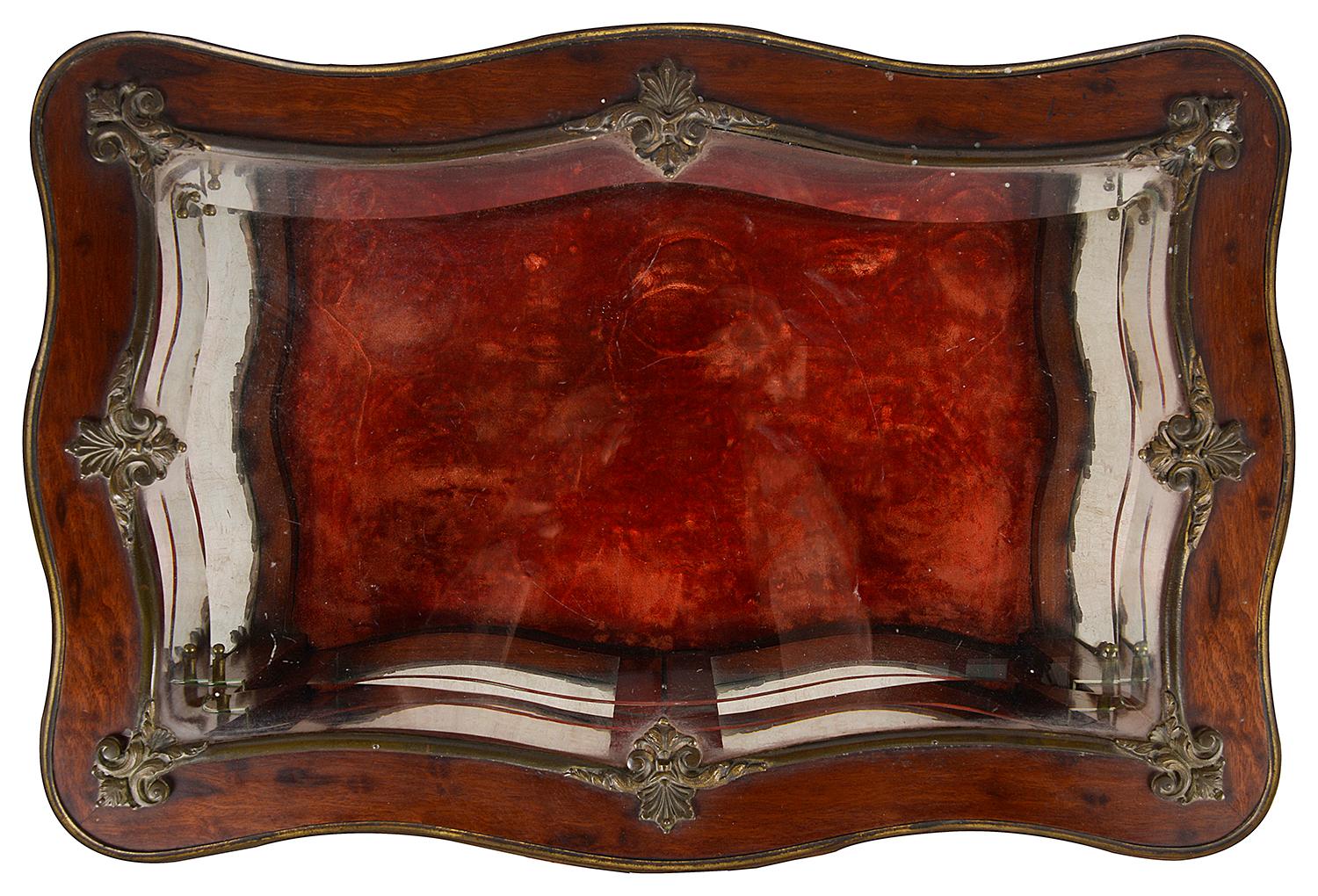 Mahagoni-Vitrinenschrank aus dem 19. Jahrhundert (Louis XVI.) im Angebot