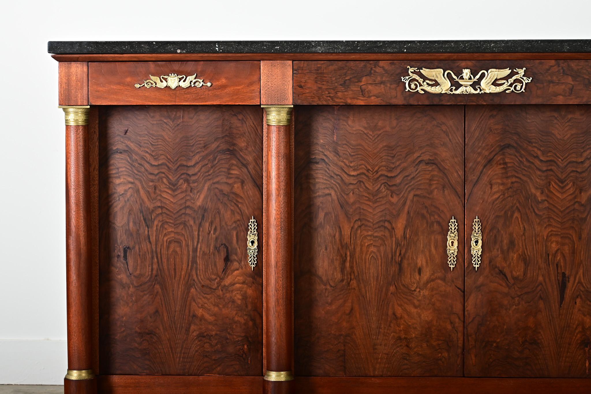 Französisch 19. Jahrhundert Mahagoni Empire Enfilade (Bronziert) im Angebot