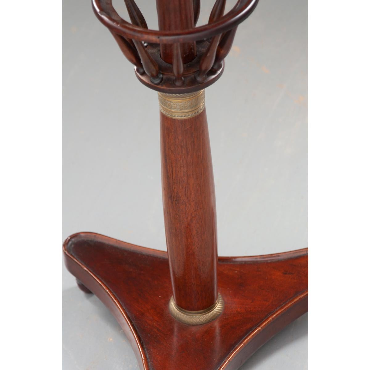 Acajou Table française de style Empire en acajou du 19ème siècle en vente