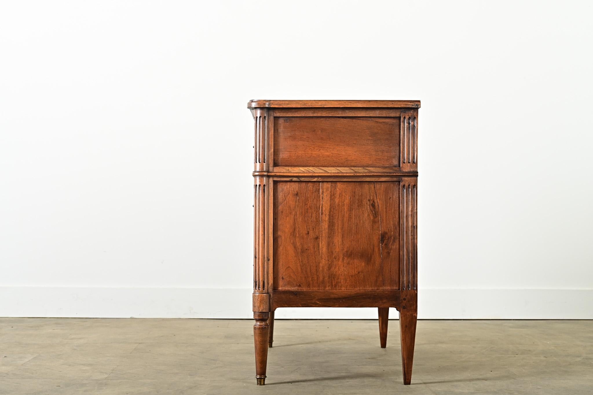 French 19th Century Mahogany Louis XVI Style Commode in vendita 2
