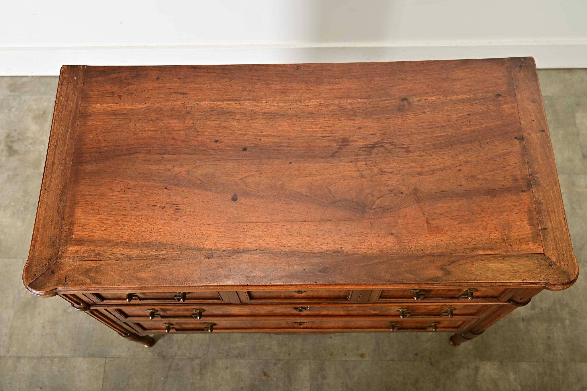 Francese French 19th Century Mahogany Louis XVI Style Commode in vendita