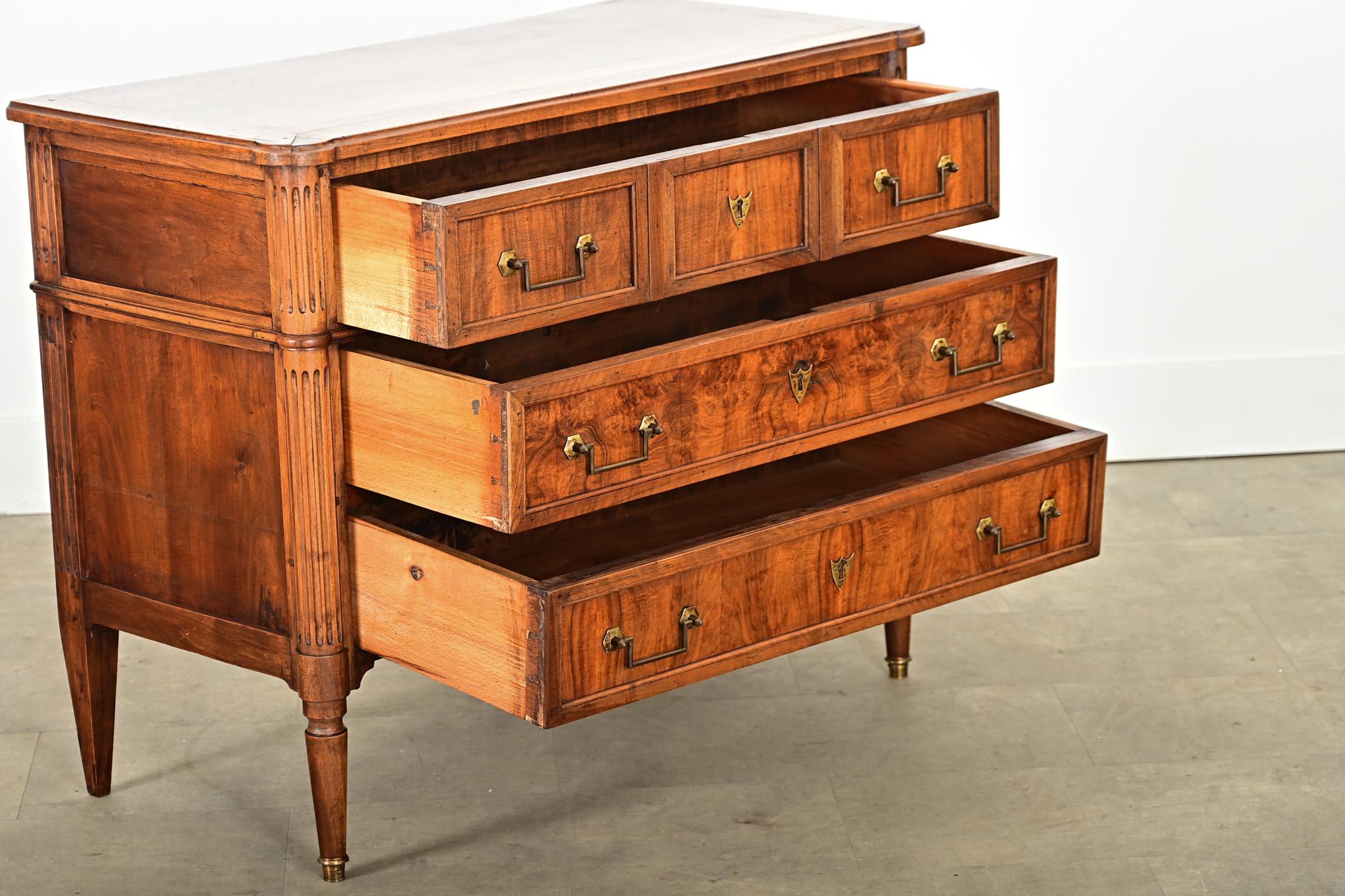 XIX secolo French 19th Century Mahogany Louis XVI Style Commode in vendita