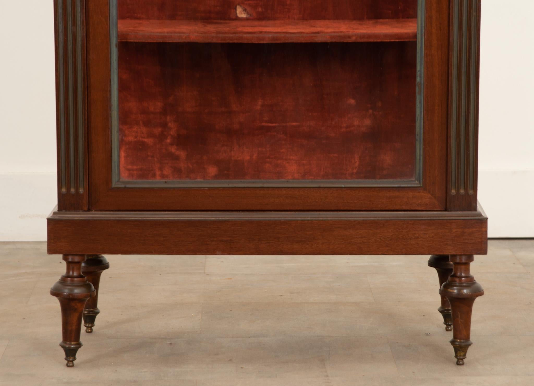French 19th Century Mahogany Louis XVI Style Vitrine In Good Condition For Sale In Baton Rouge, LA