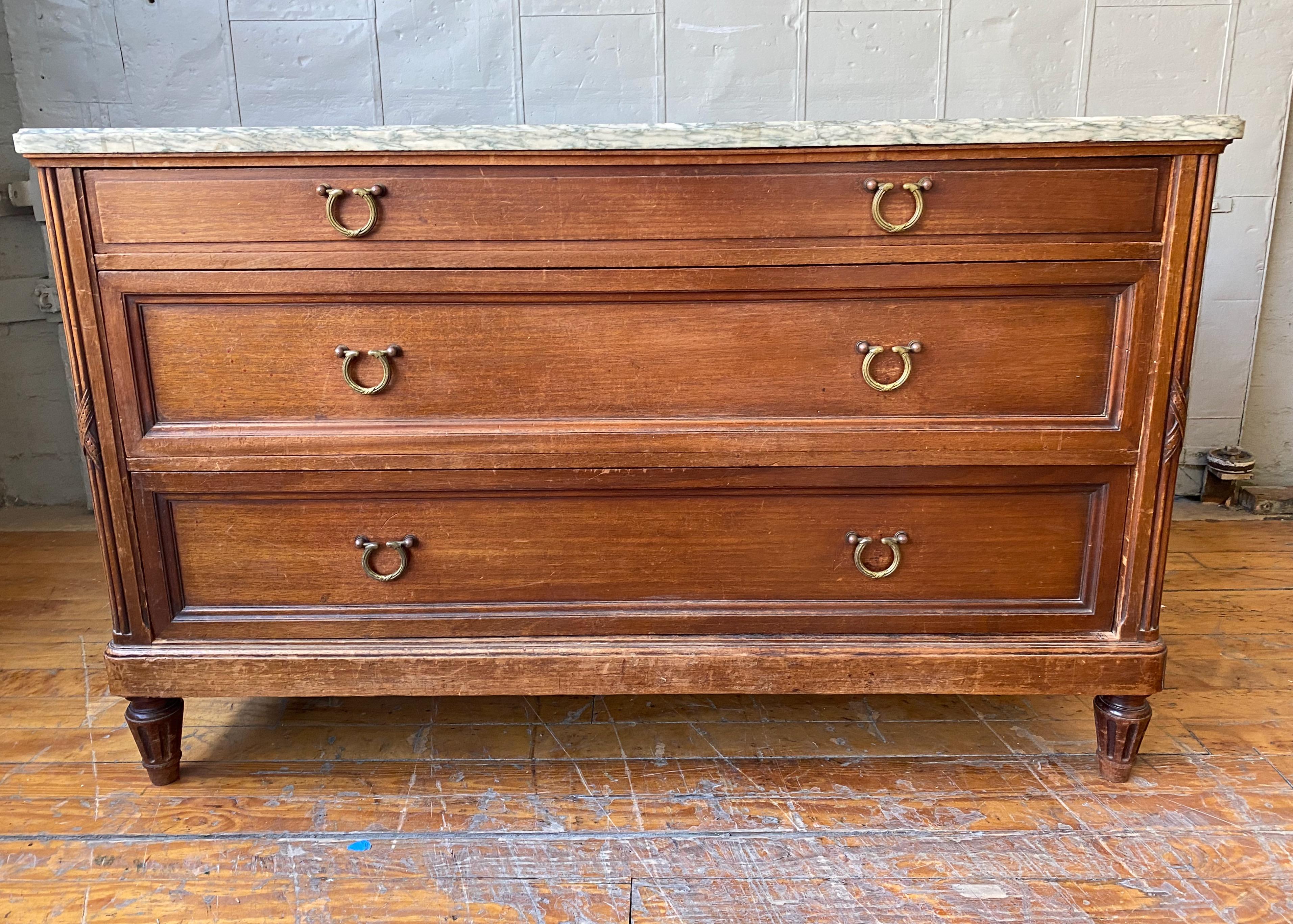 French 19th Century Mahogany Low Chest of Drawers In Good Condition In Buchanan, NY