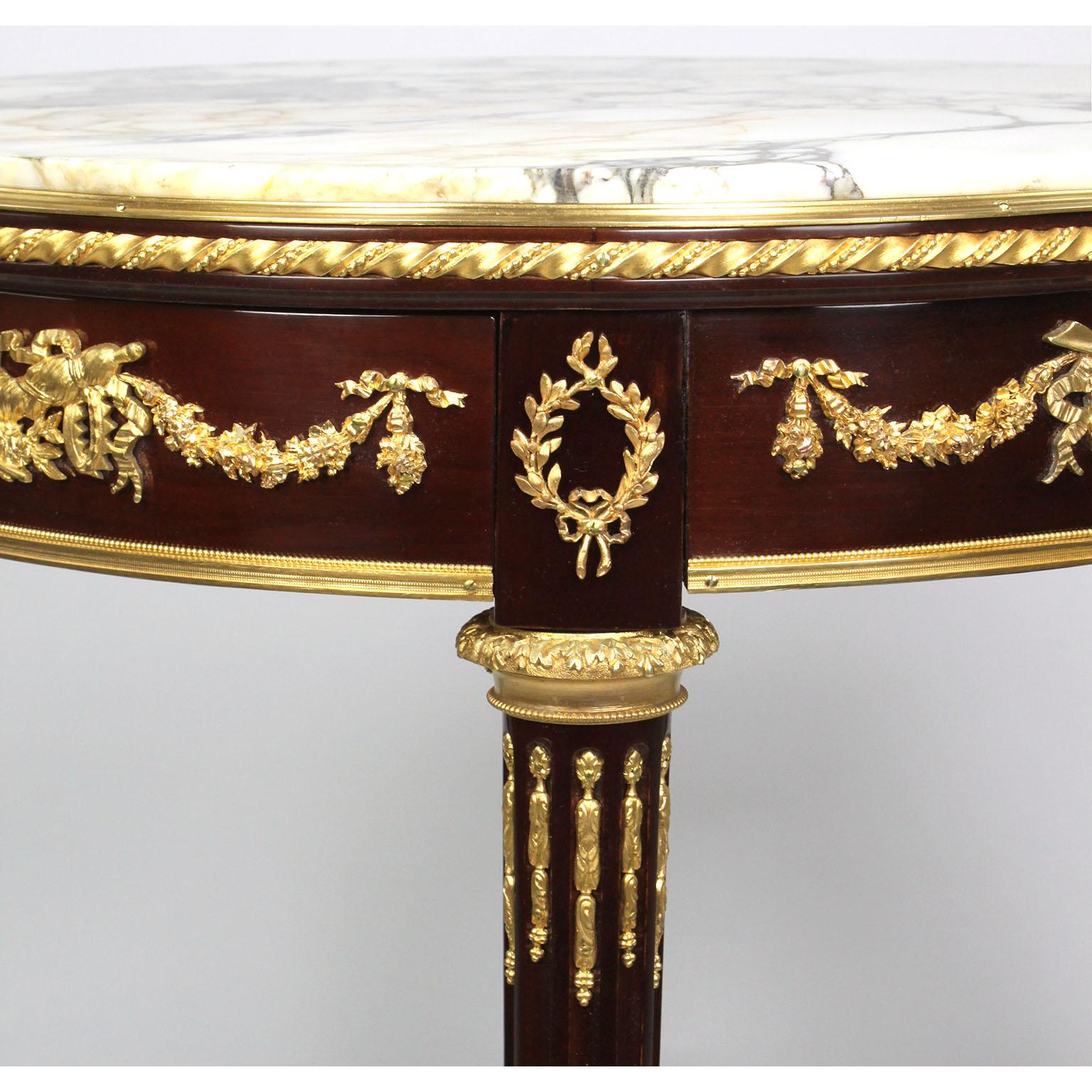 Début du 20ème siècle Table d'appoint/guéridon française du XIXe siècle en acajou et bronze doré, attribuée à François Linke en vente