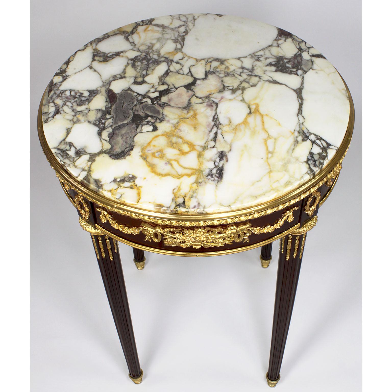 Bronze doré Table d'appoint/guéridon française du XIXe siècle en acajou et bronze doré, attribuée à François Linke en vente