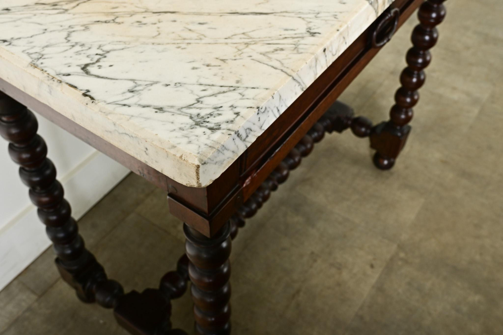 Forgé Table d'appoint française du 19ème siècle en acajou avec tiroir en vente