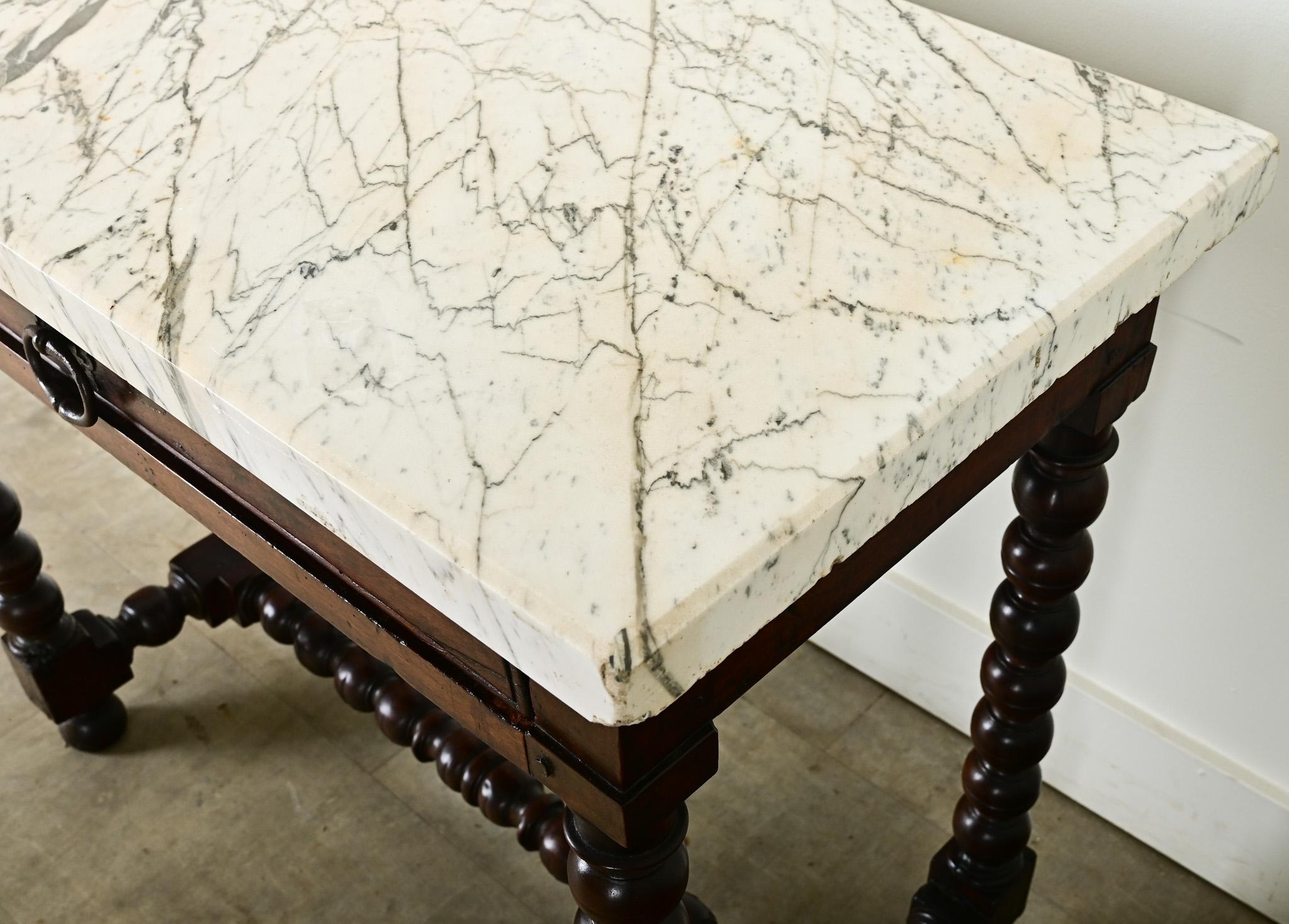 Table d'appoint française du 19ème siècle en acajou avec tiroir Bon état - En vente à Baton Rouge, LA