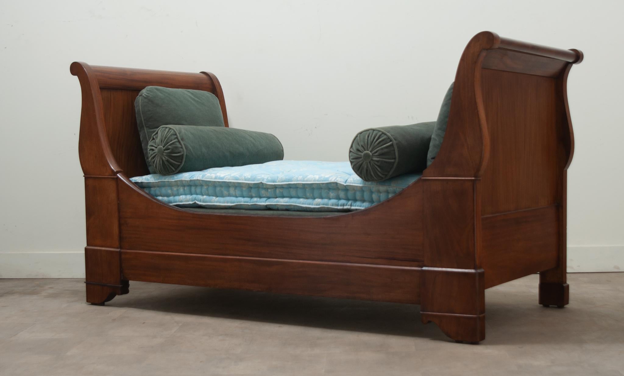 French 19th Century Mahogany Sleigh Bed 5