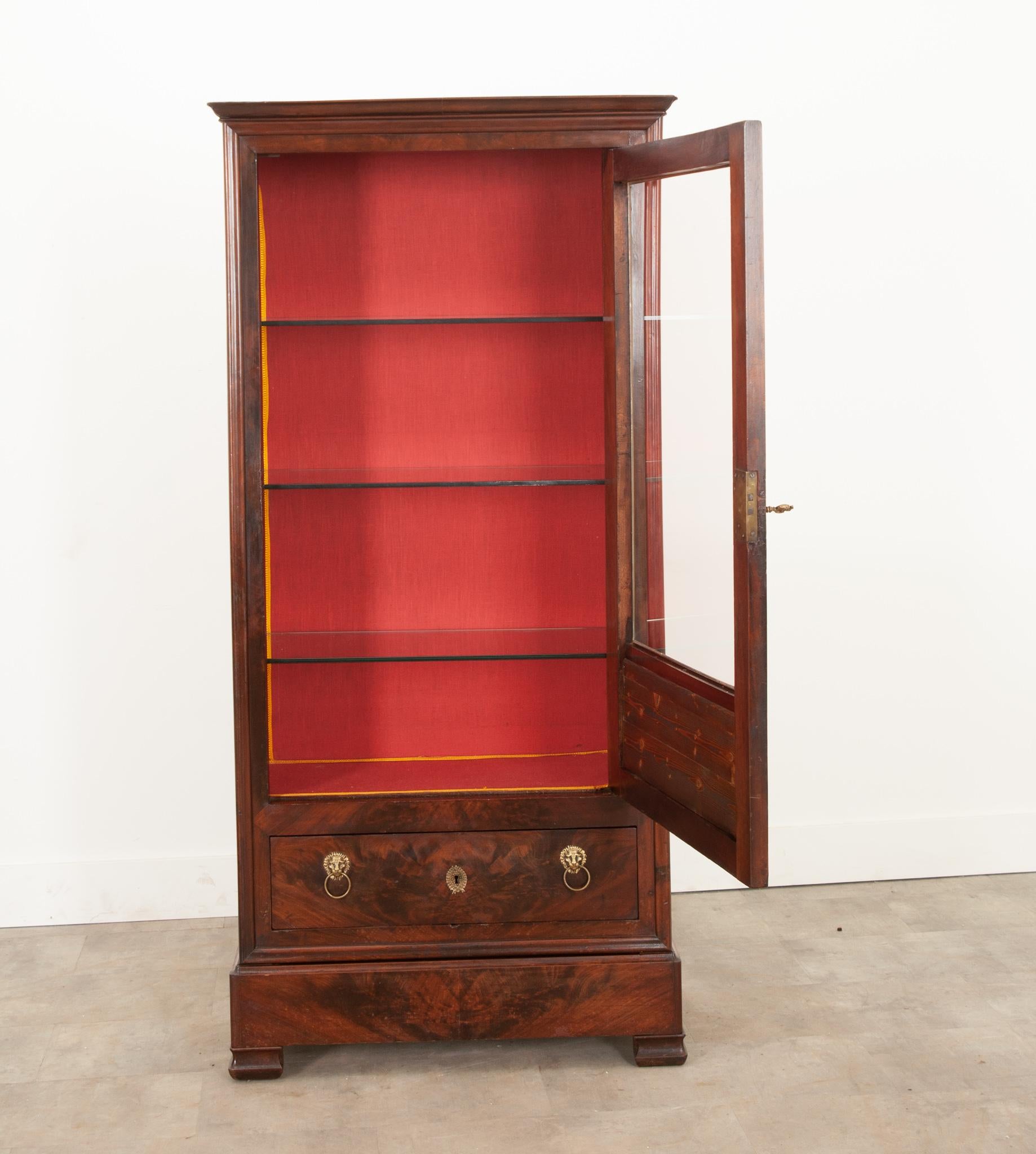 French 19th Century Mahogany Vitrine In Good Condition For Sale In Baton Rouge, LA