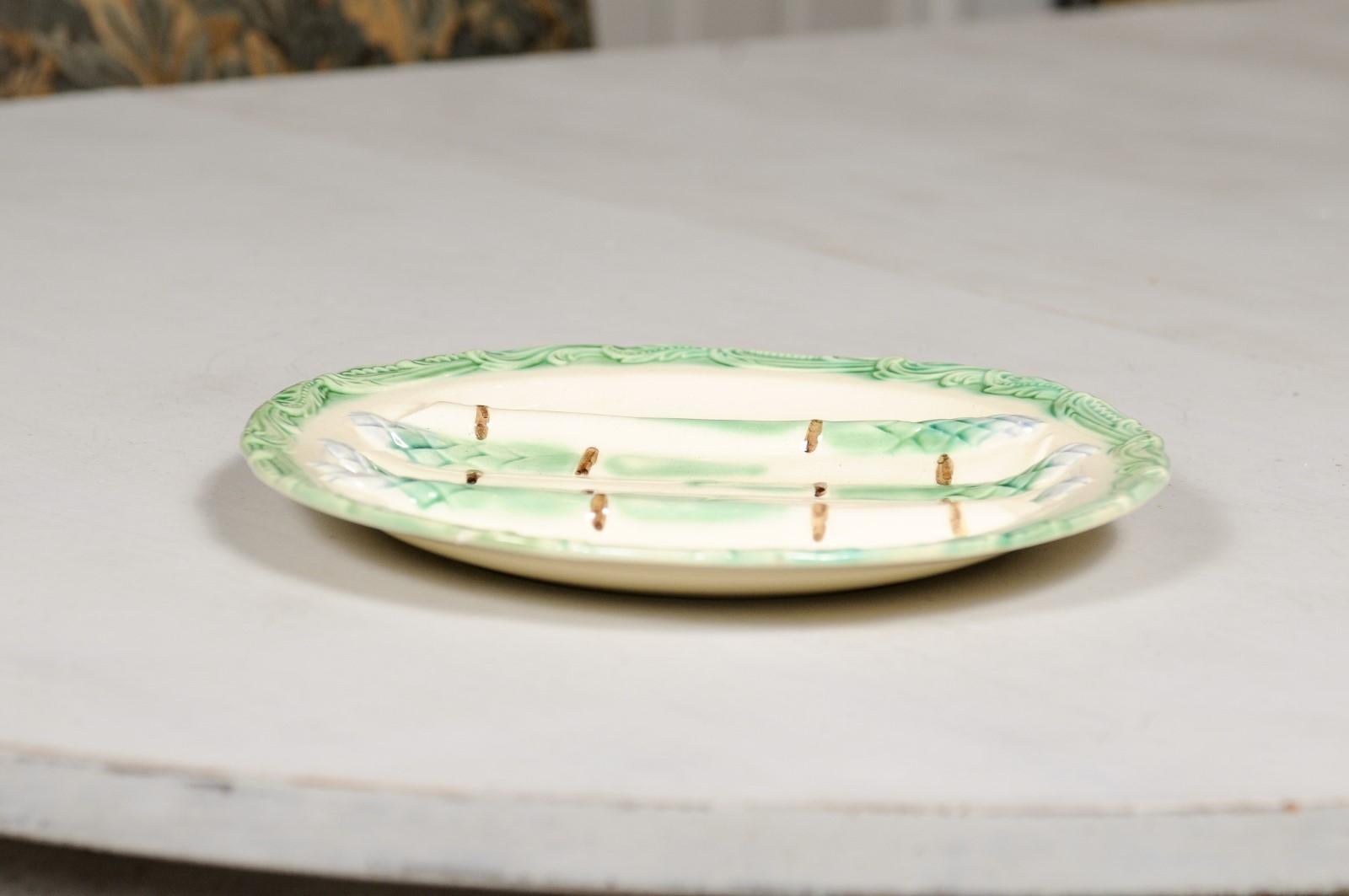 French 19th Century Majolica Asparagus Plate with Green and Cream Accents 9