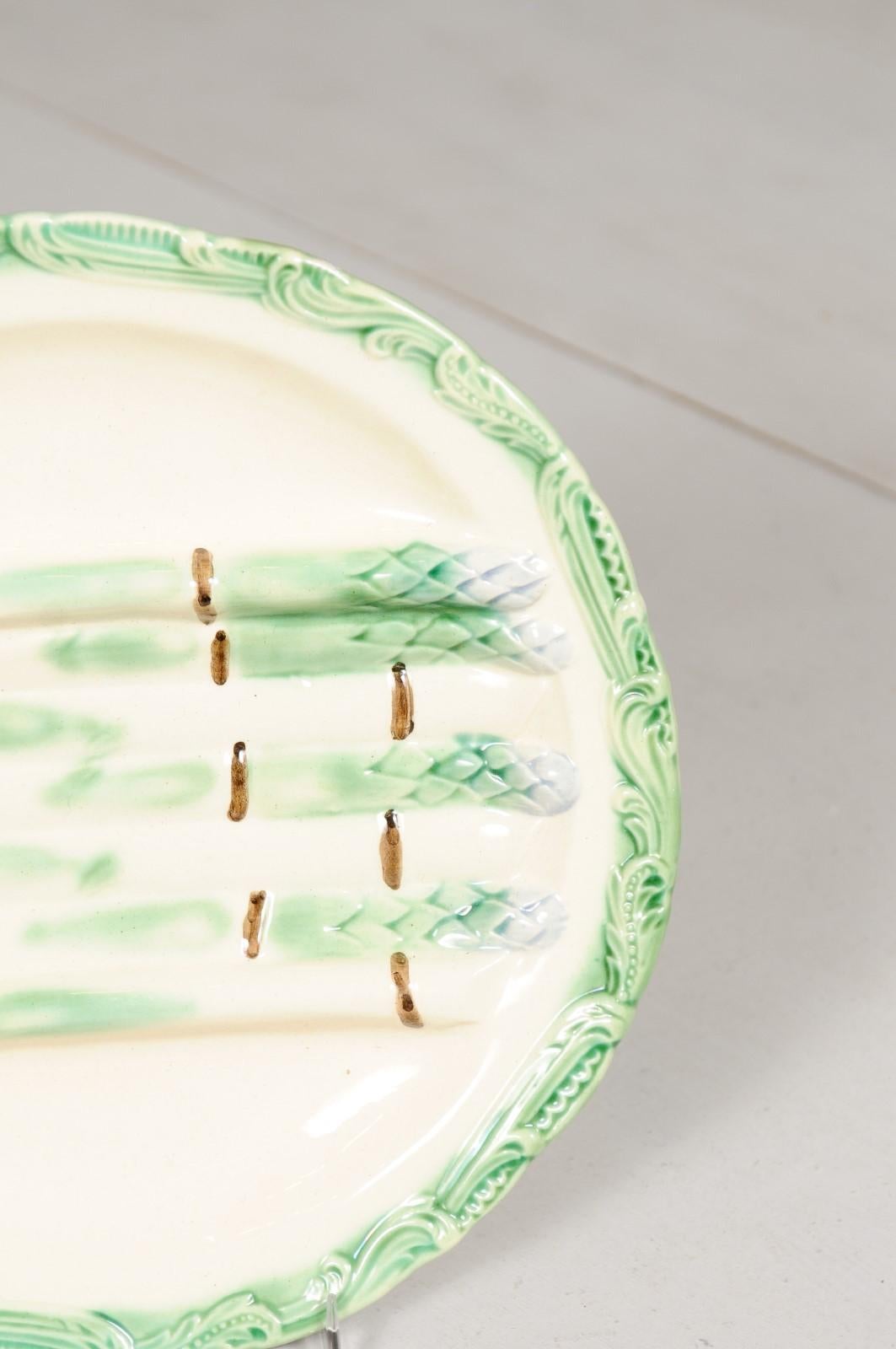 French 19th Century Majolica Asparagus Plate with Green and Cream Accents 2