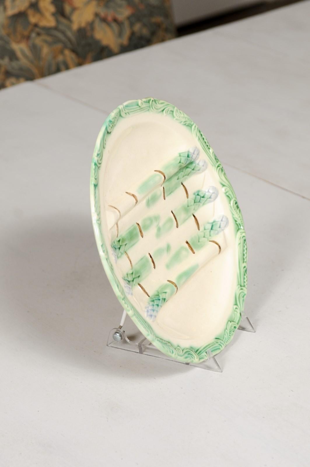 French 19th Century Majolica Asparagus Plate with Green and Cream Accents 3