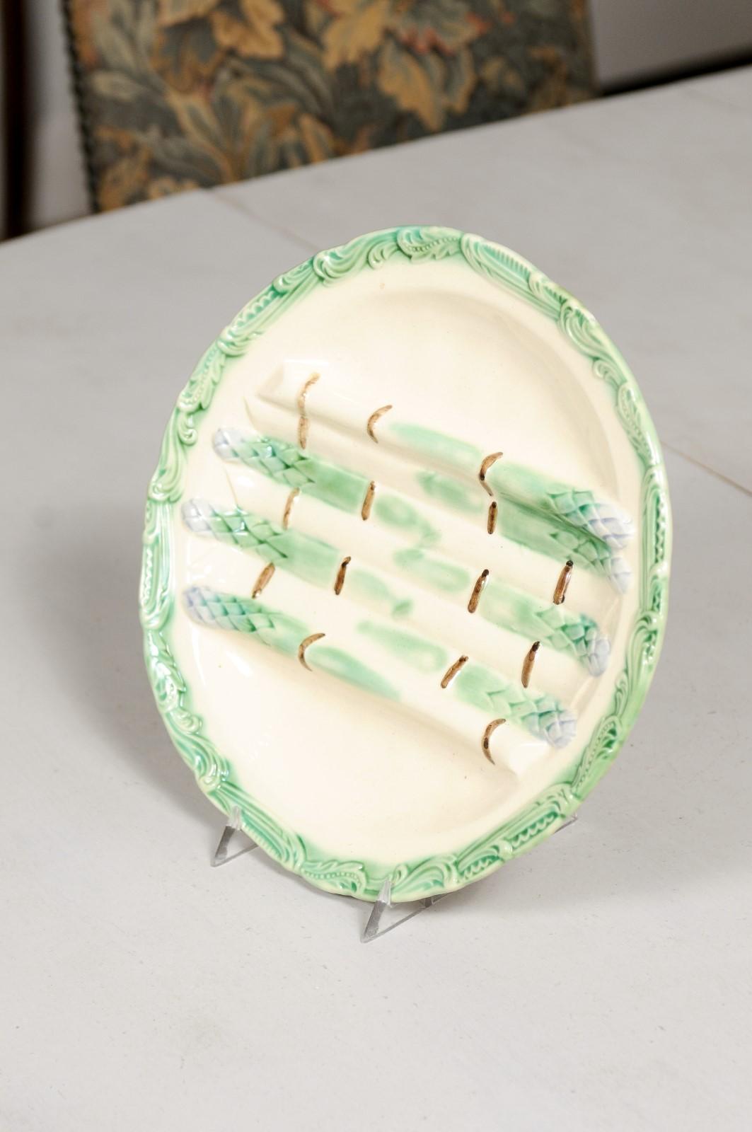 French 19th Century Majolica Asparagus Plate with Green and Cream Accents 6