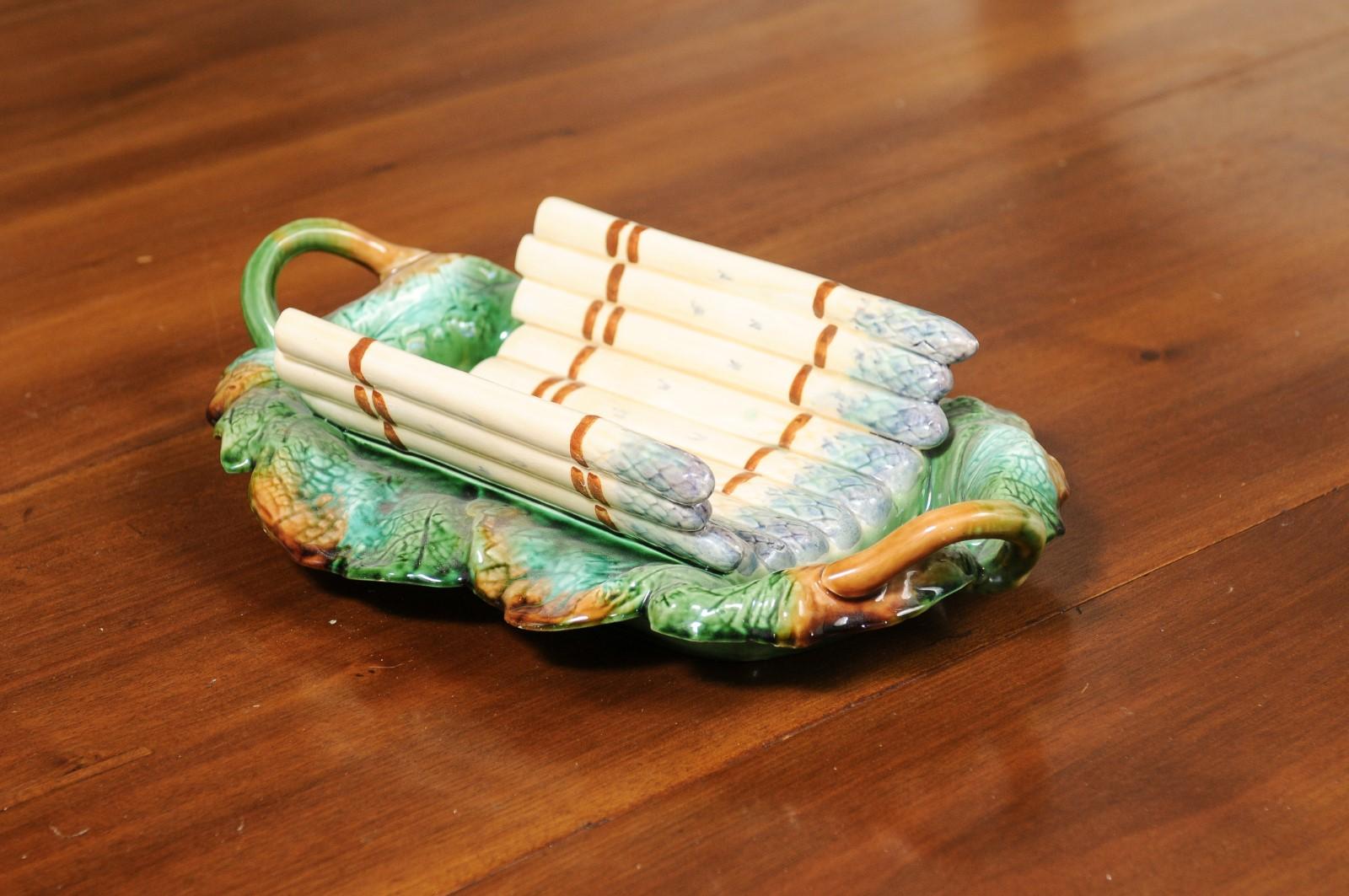 French 19th Century Majolica Asparagus Serving Tray with Oval Foliage Plate For Sale 6