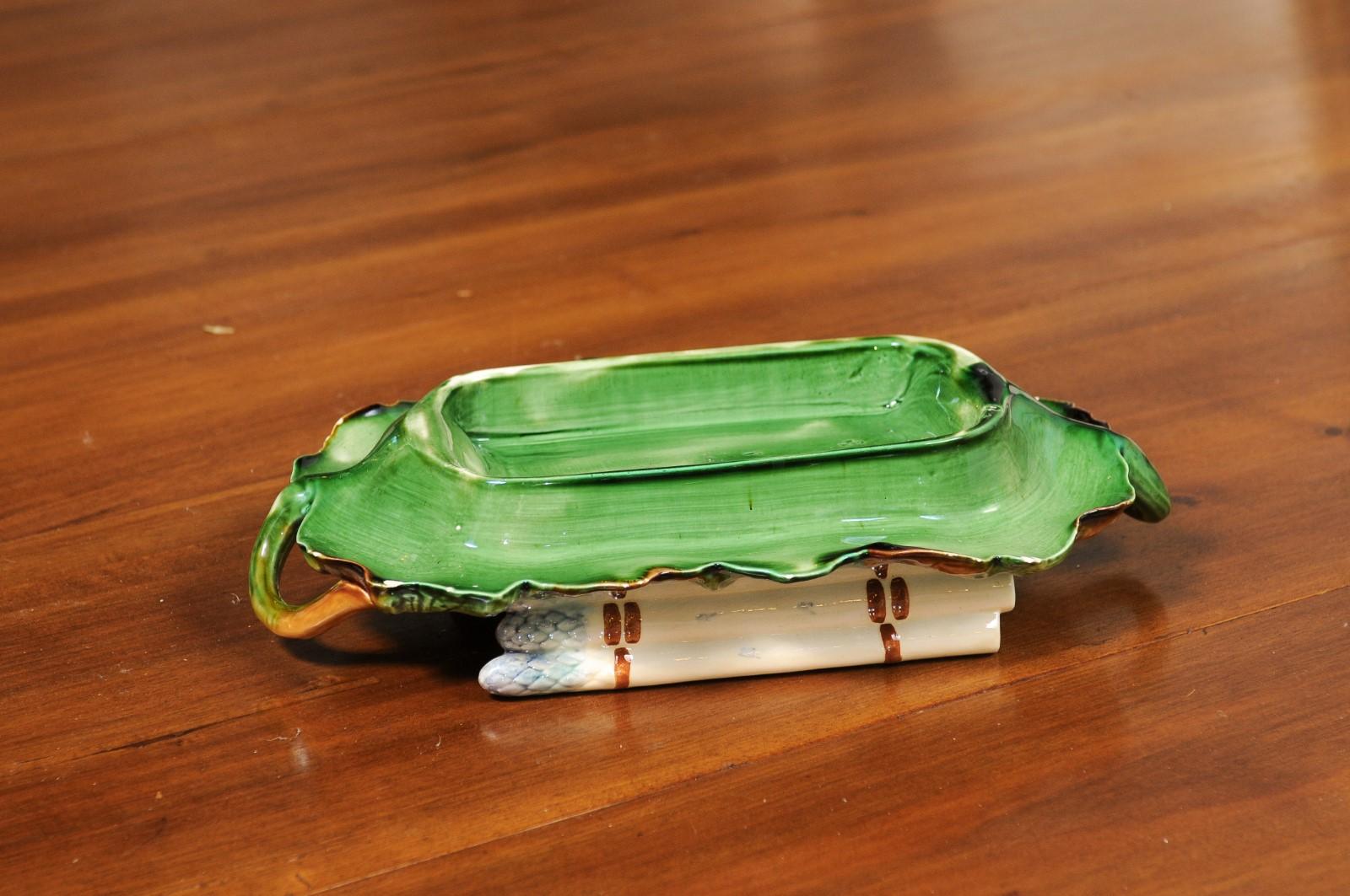 French 19th Century Majolica Asparagus Serving Tray with Oval Foliage Plate For Sale 10