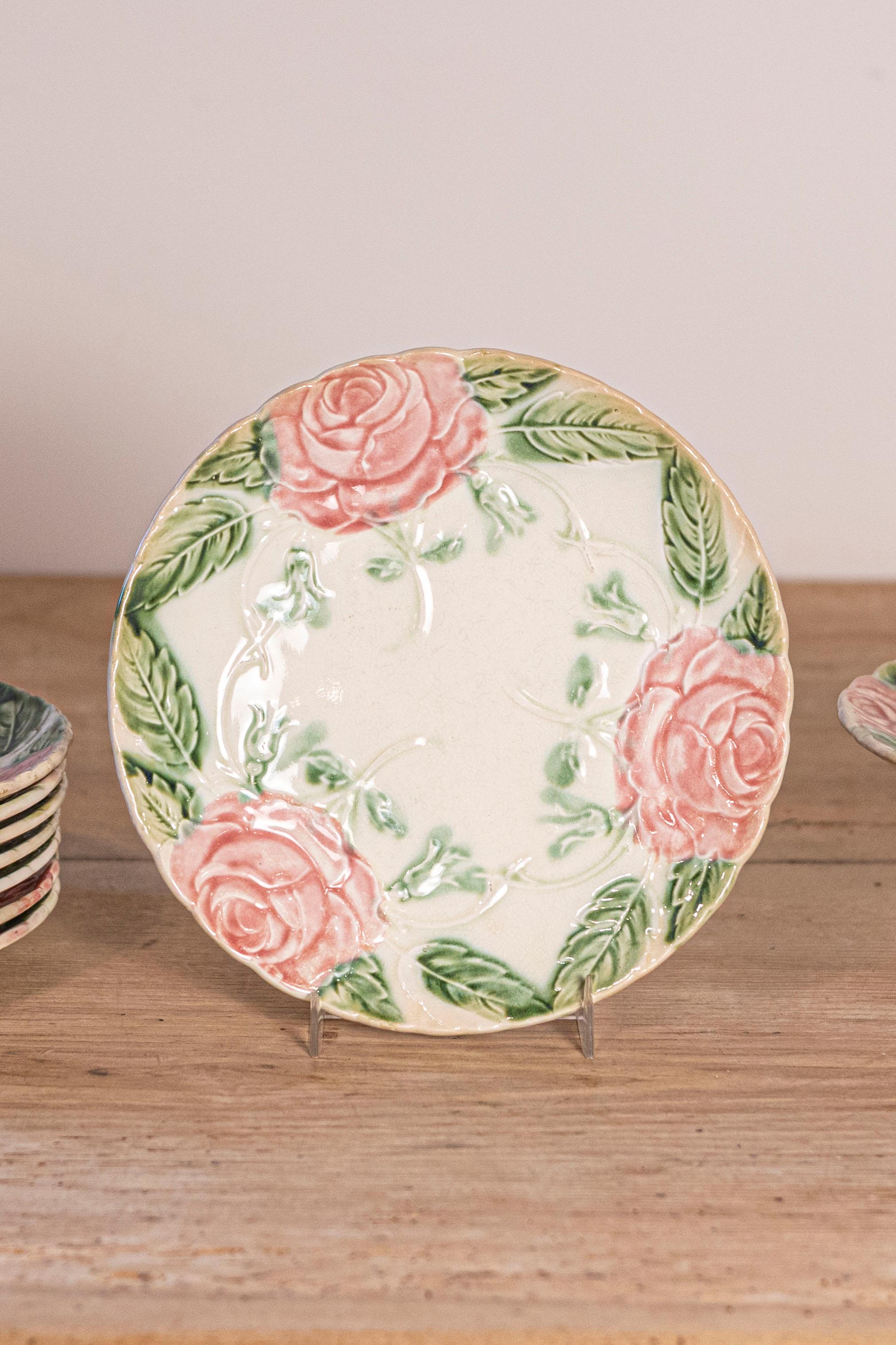 Français Compote et assiettes à roses en majolique française du 19ème siècle, vendues individuellement en vente