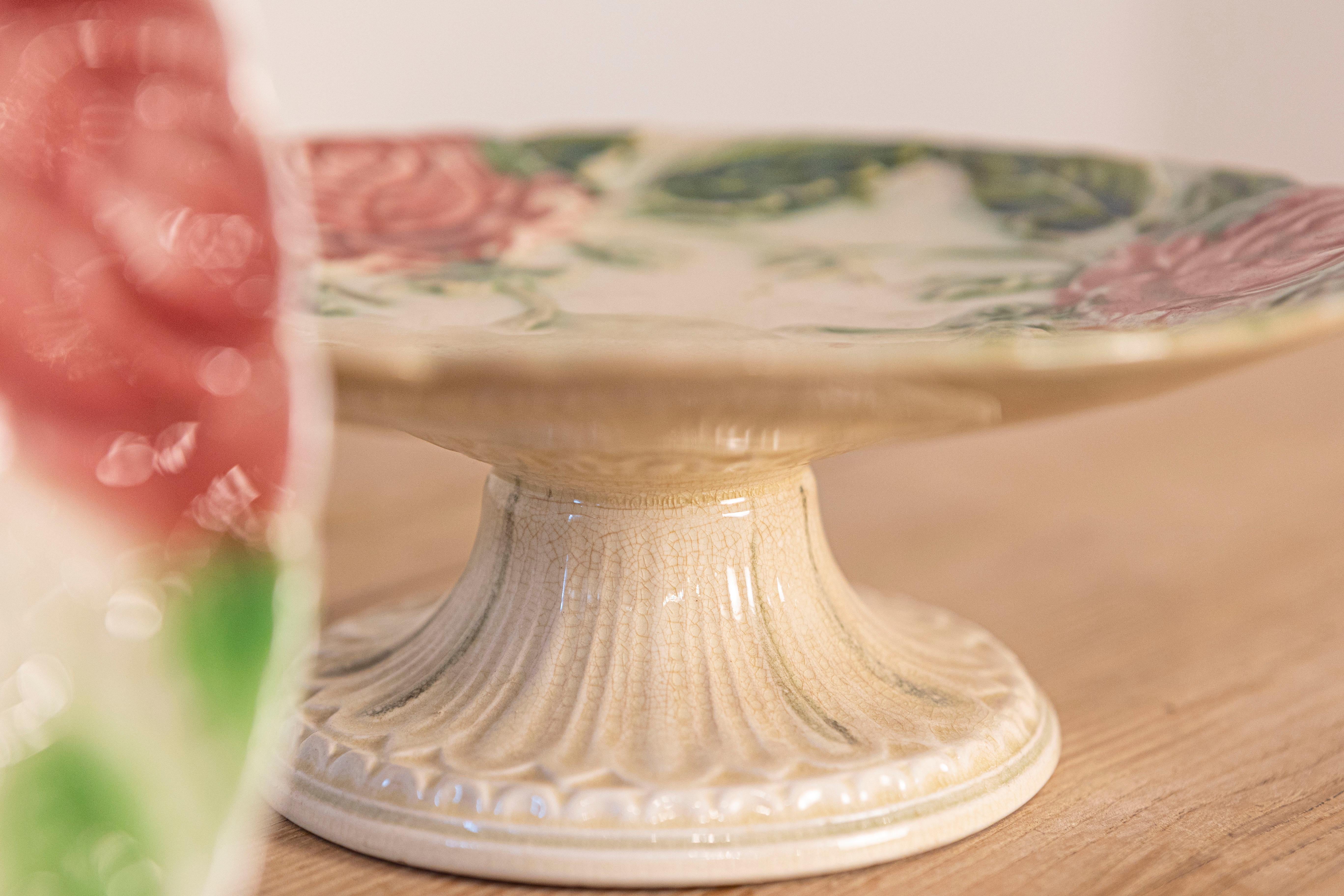 Compote et assiettes à roses en majolique française du 19ème siècle, vendues individuellement en vente 1