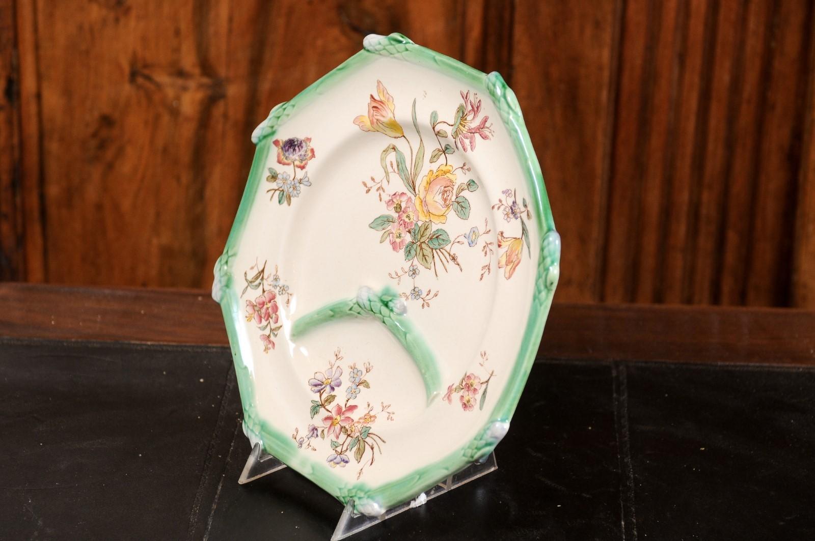 French 19th Century Majolica Octagonal Asparagus Serving Plate with Floral Décor In Good Condition In Atlanta, GA
