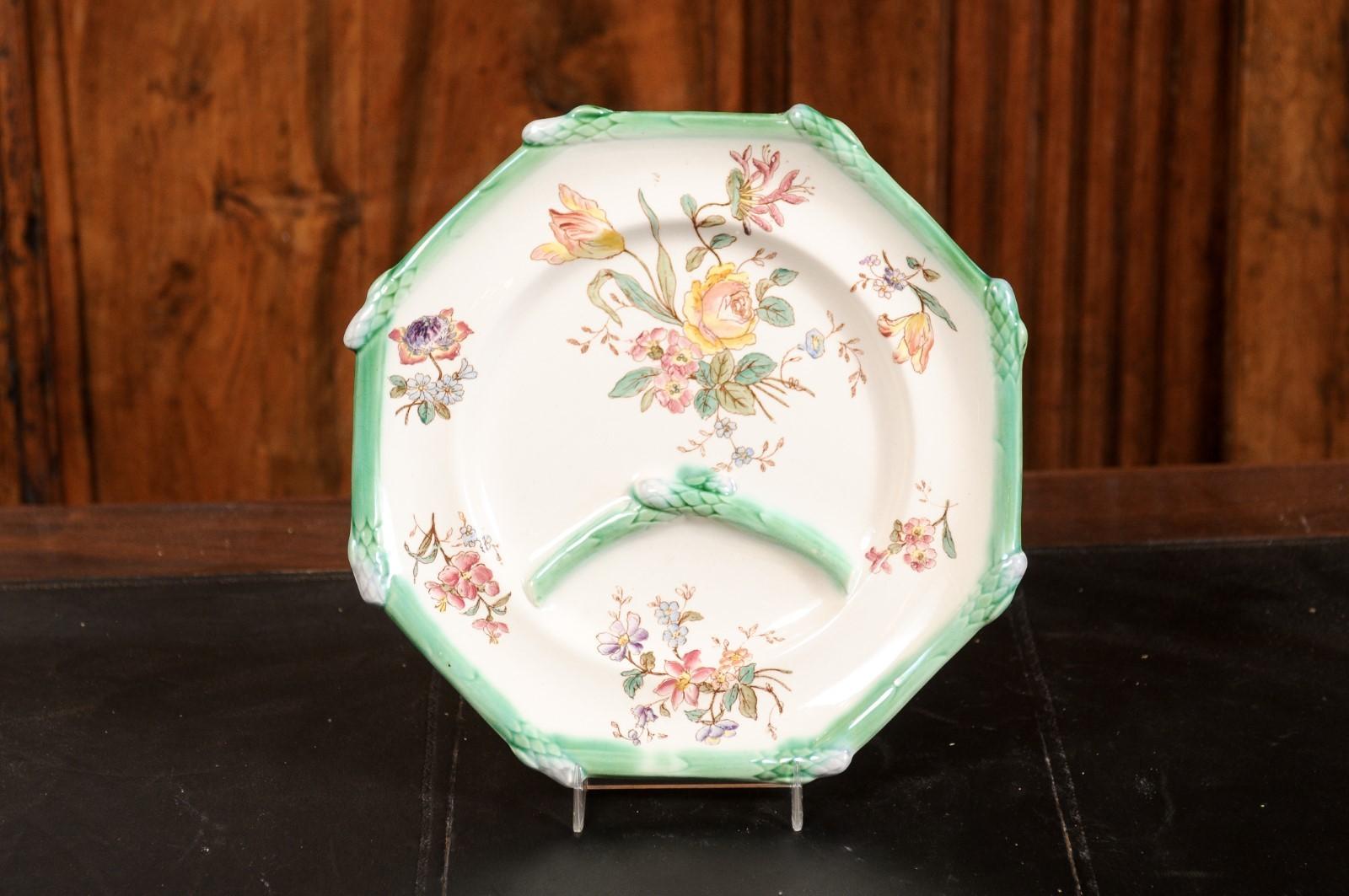 French 19th Century Majolica Octagonal Asparagus Serving Plate with Floral Décor 4