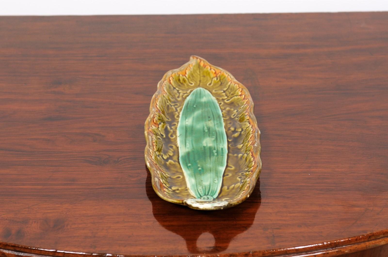 French 19th Century Majolica Pickle or Cucumber Plate with Yellow and Green 7