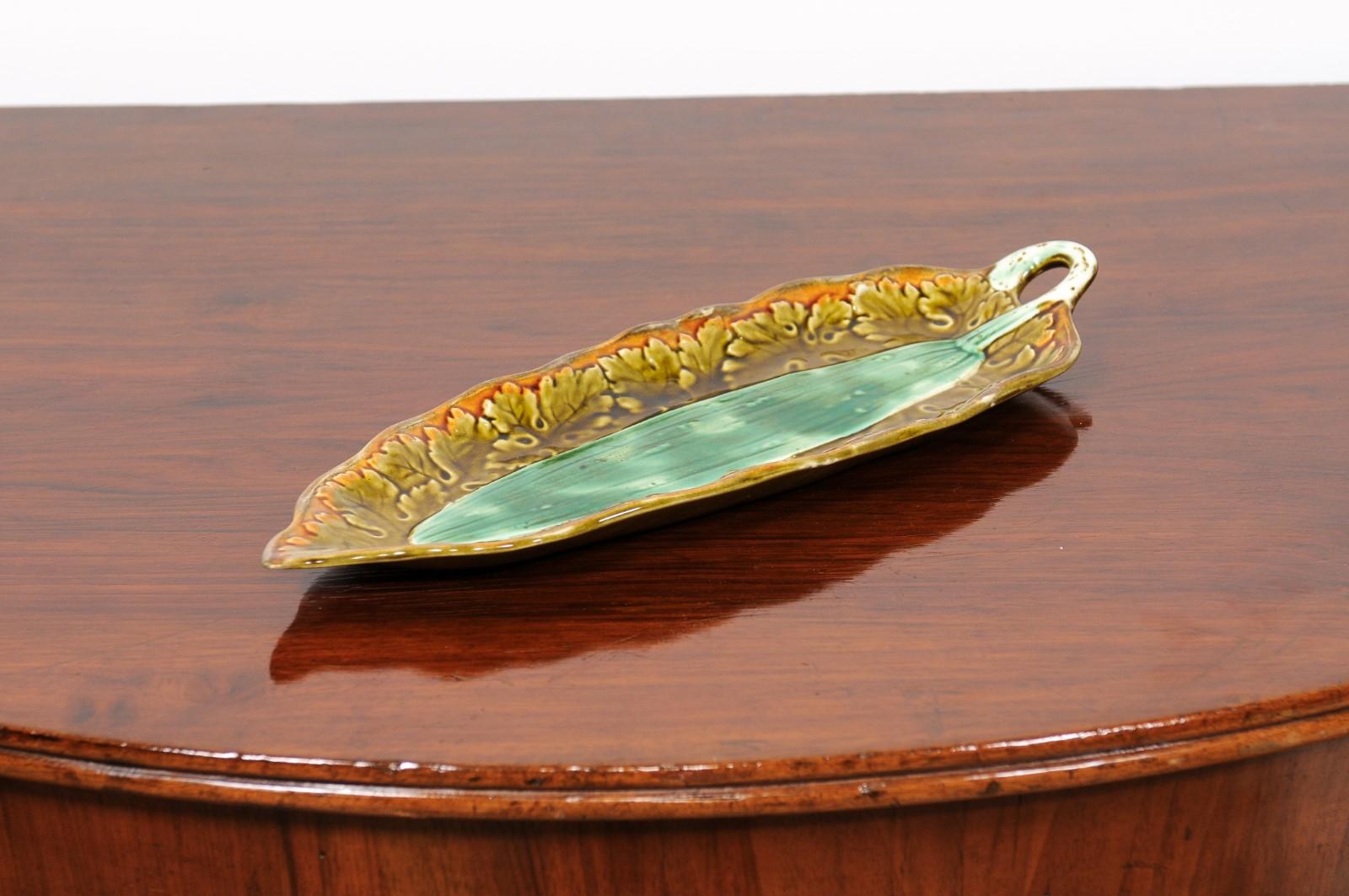 French 19th Century Majolica Pickle or Cucumber Plate with Yellow and Green In Good Condition In Atlanta, GA