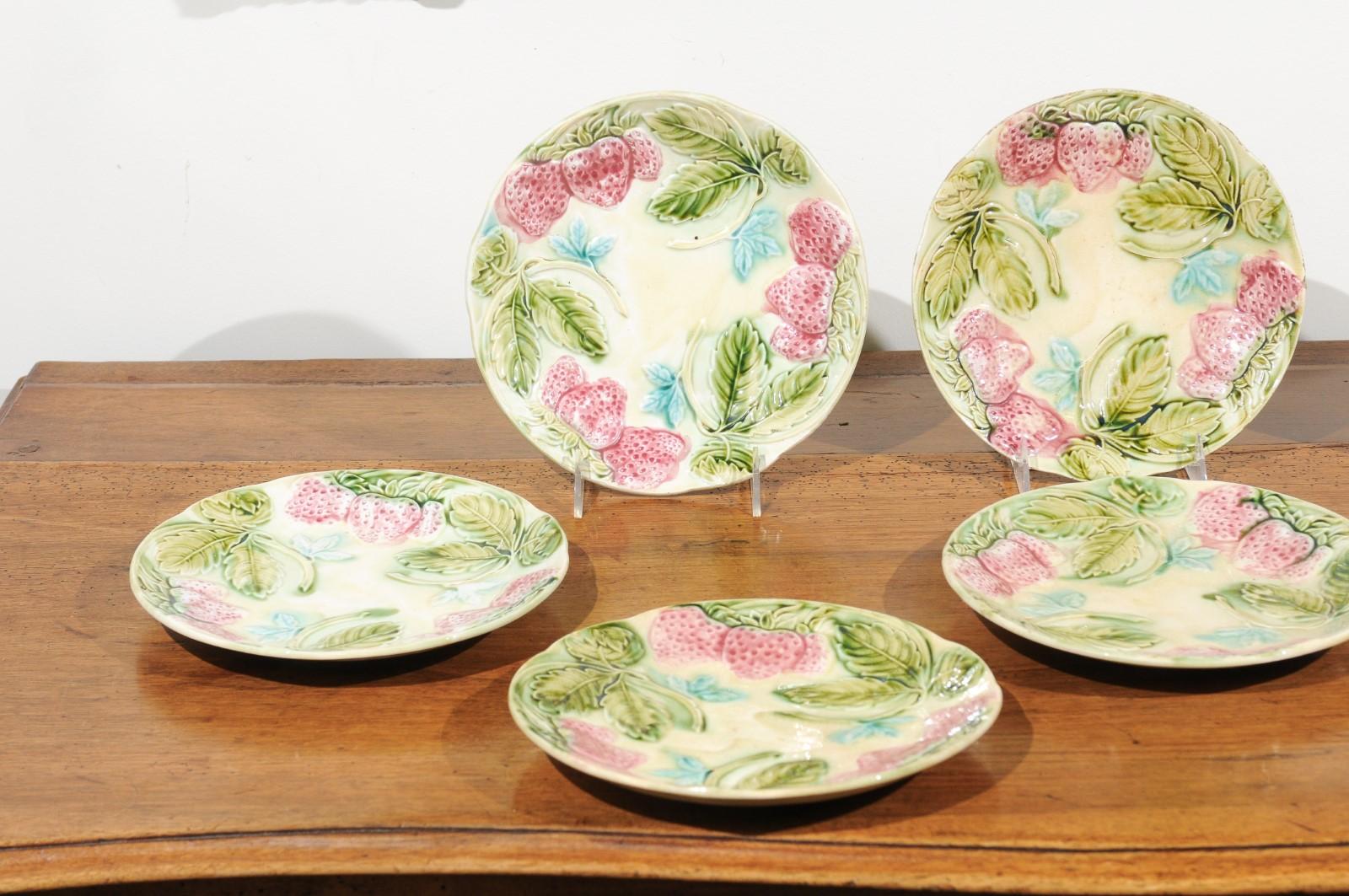 French 19th Century Majolica Plates with Raised Decor of Strawberries and Leaves For Sale 1