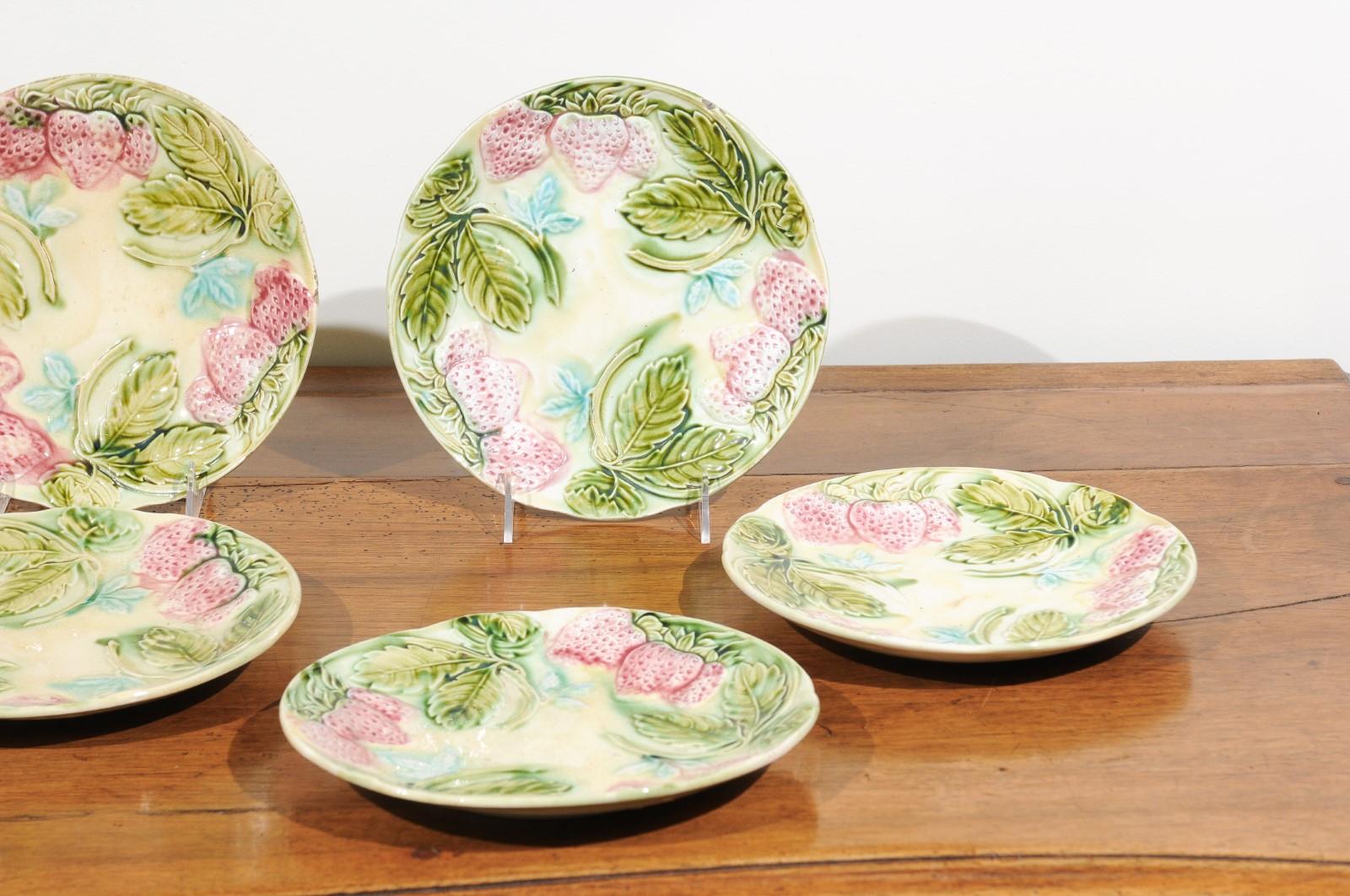 French 19th Century Majolica Plates with Raised Decor of Strawberries and Leaves For Sale 2