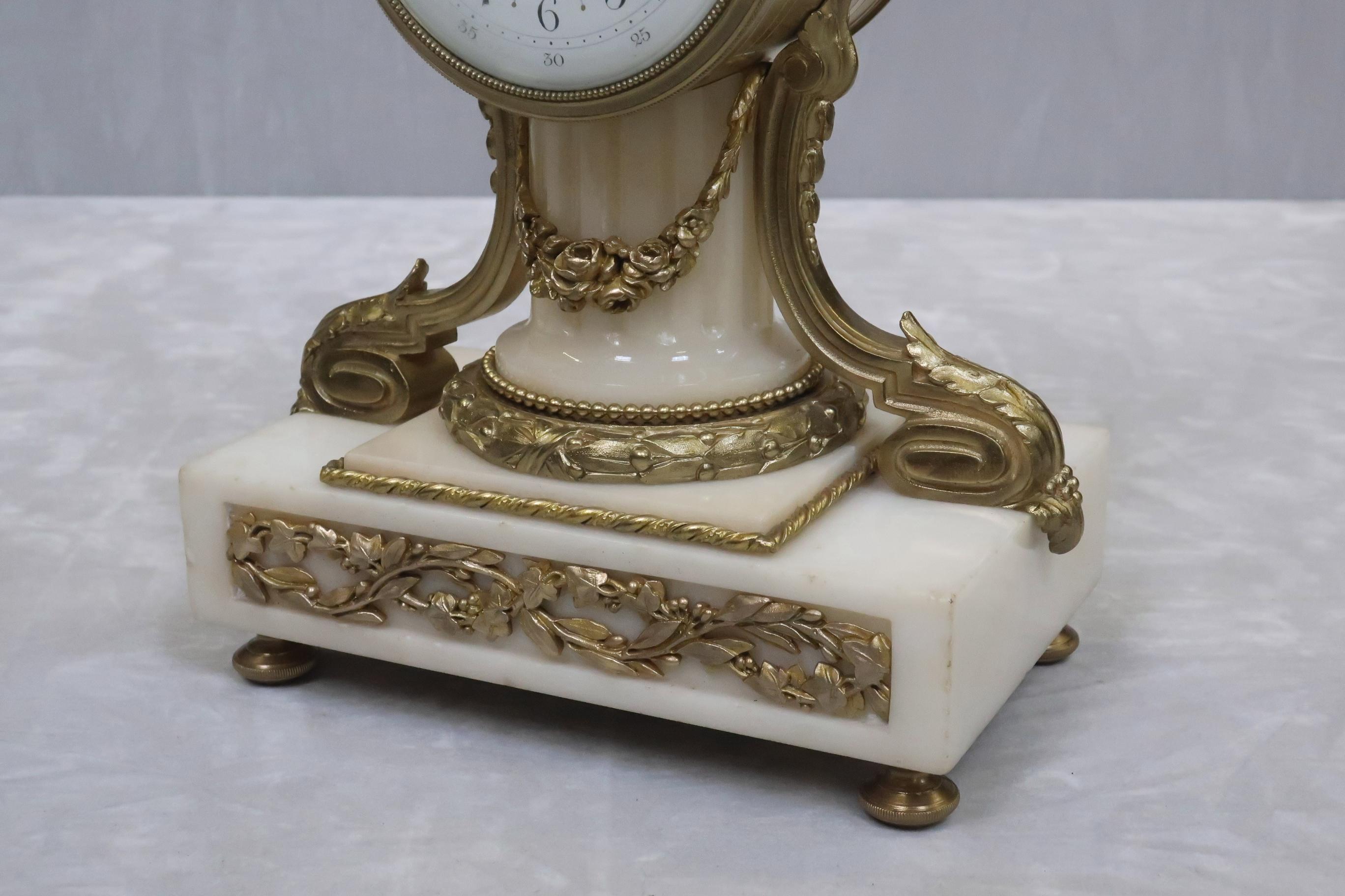 French 19th Century Marble and Bronze Gilt Mantel Clock In Good Condition For Sale In Macclesfield, GB