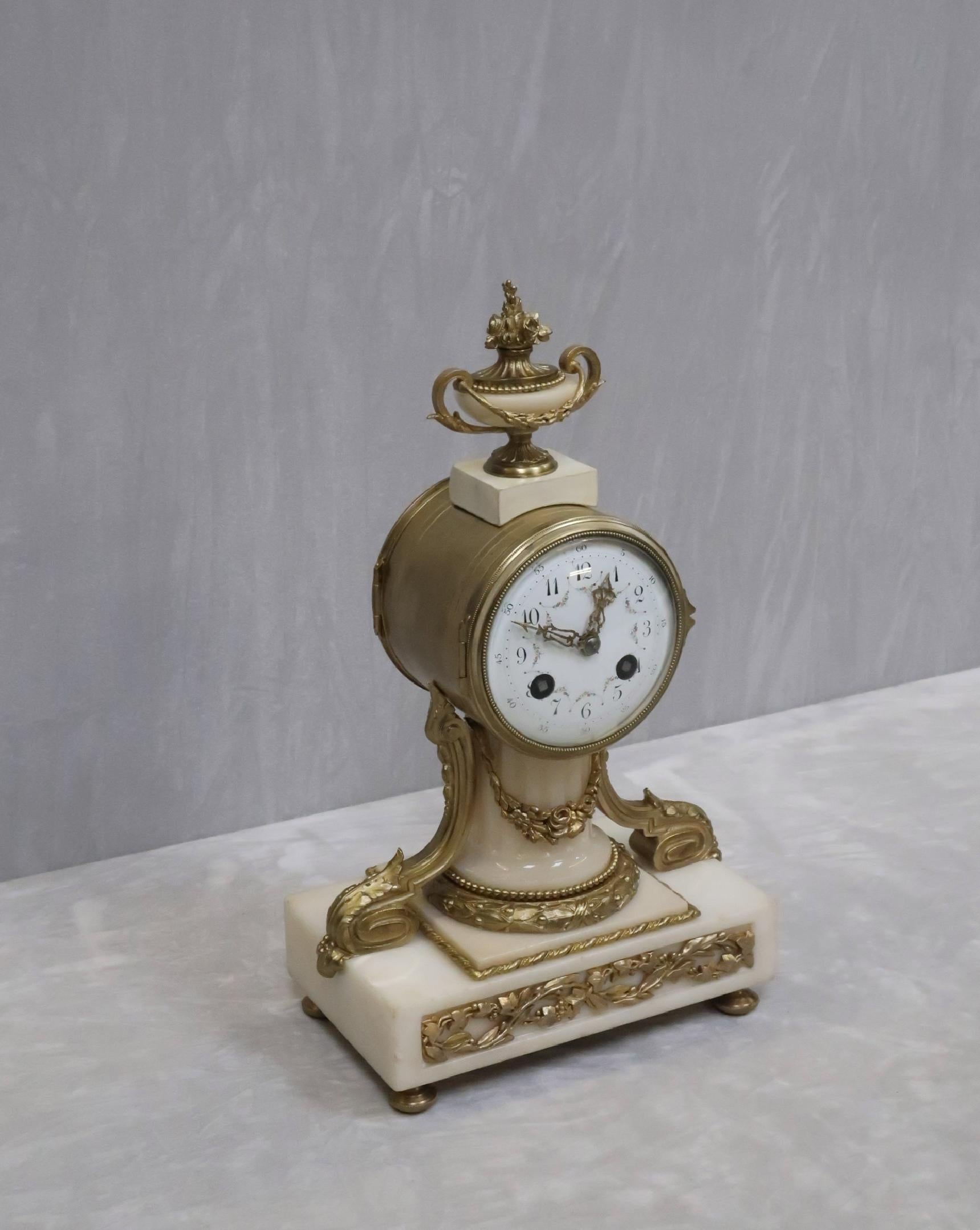 French 19th Century Marble and Bronze Gilt Mantel Clock For Sale 2