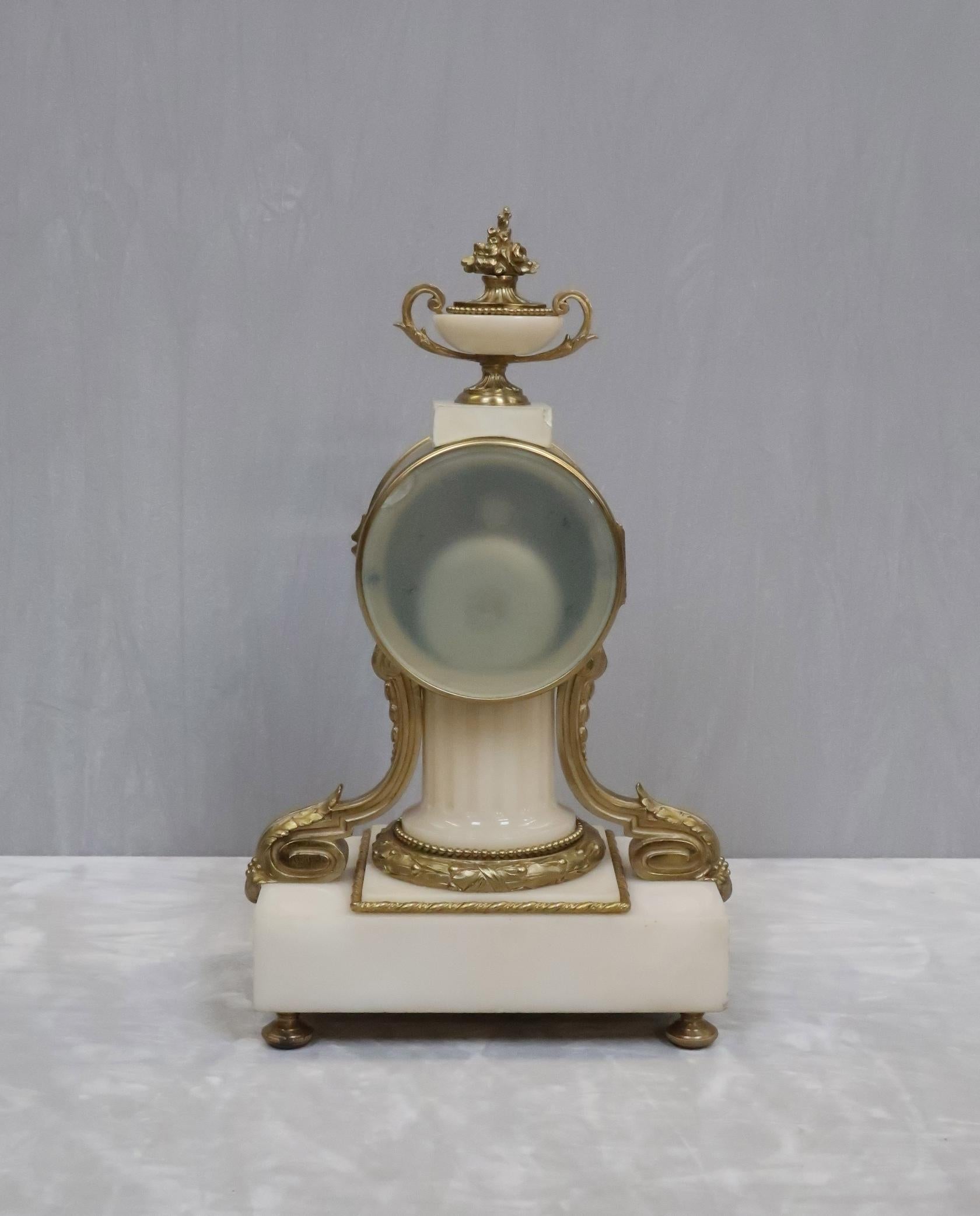 French 19th Century Marble and Bronze Gilt Mantel Clock For Sale 4
