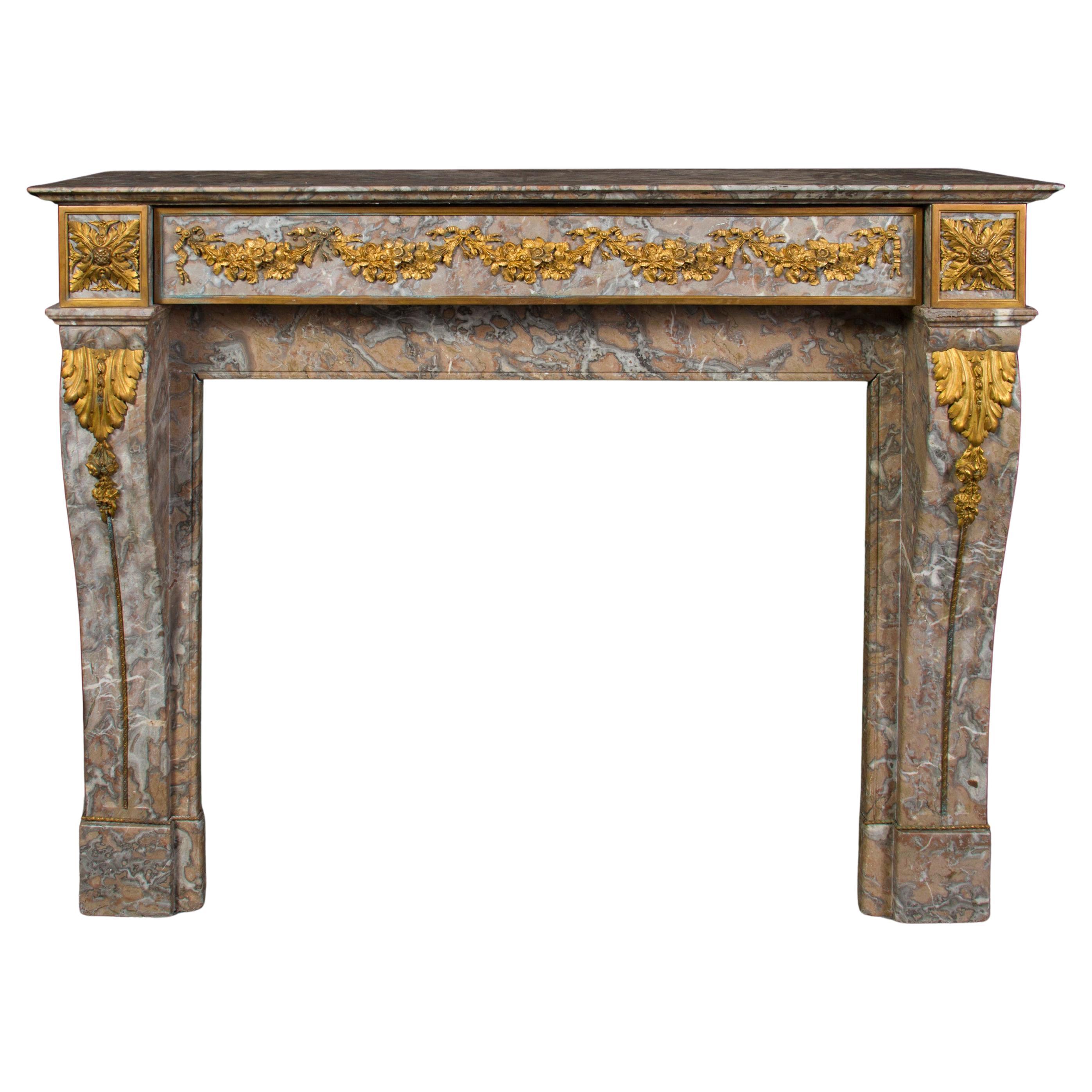 Mantello in marmo francese del XIX secolo con supporti in bronzo dorato