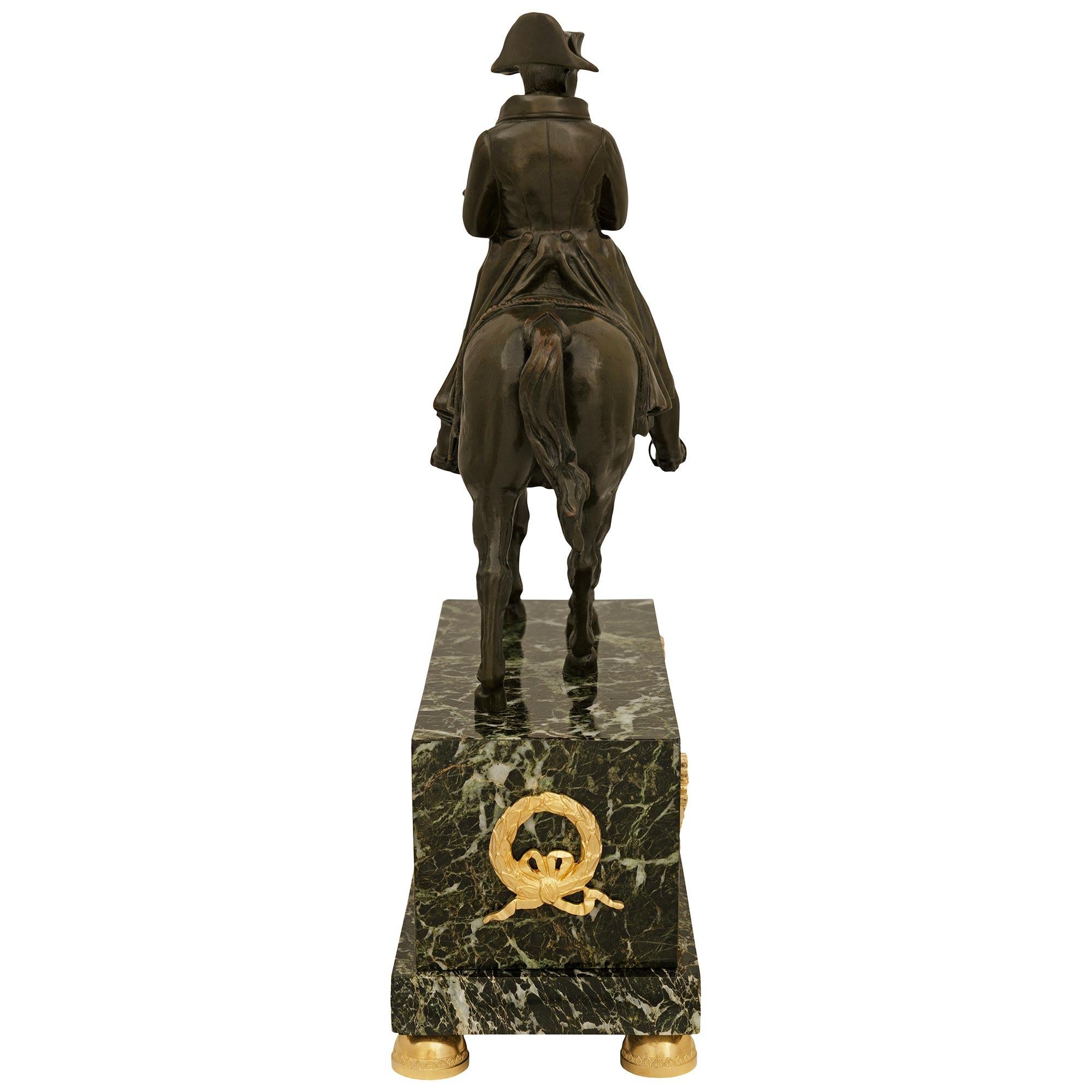 Französische Marmor-, Ormolu- und Bronzestatue von Napoleon aus dem 19. im Zustand „Gut“ im Angebot in West Palm Beach, FL