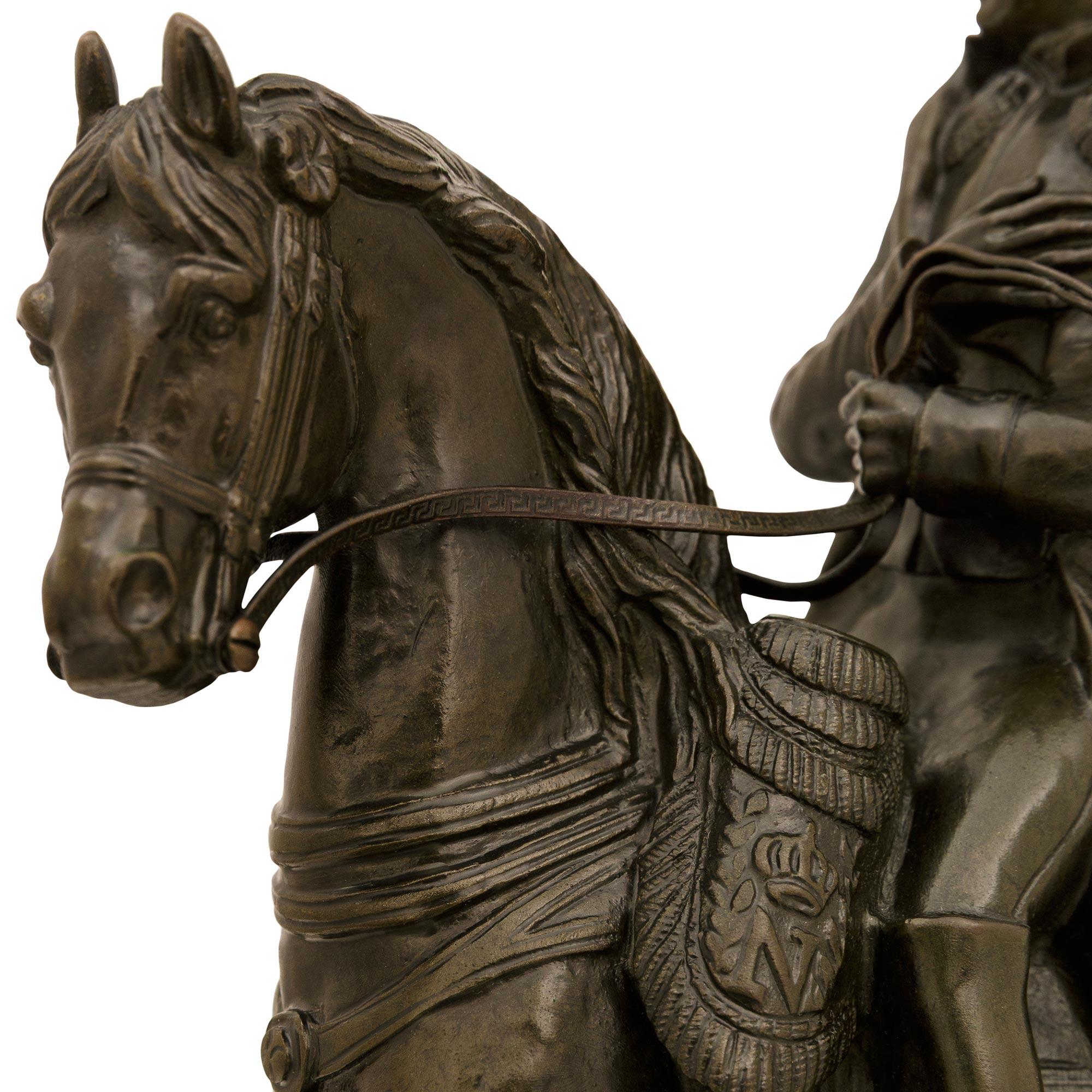 Französische Marmor-, Ormolu- und Bronzestatue von Napoleon aus dem 19. im Angebot 1