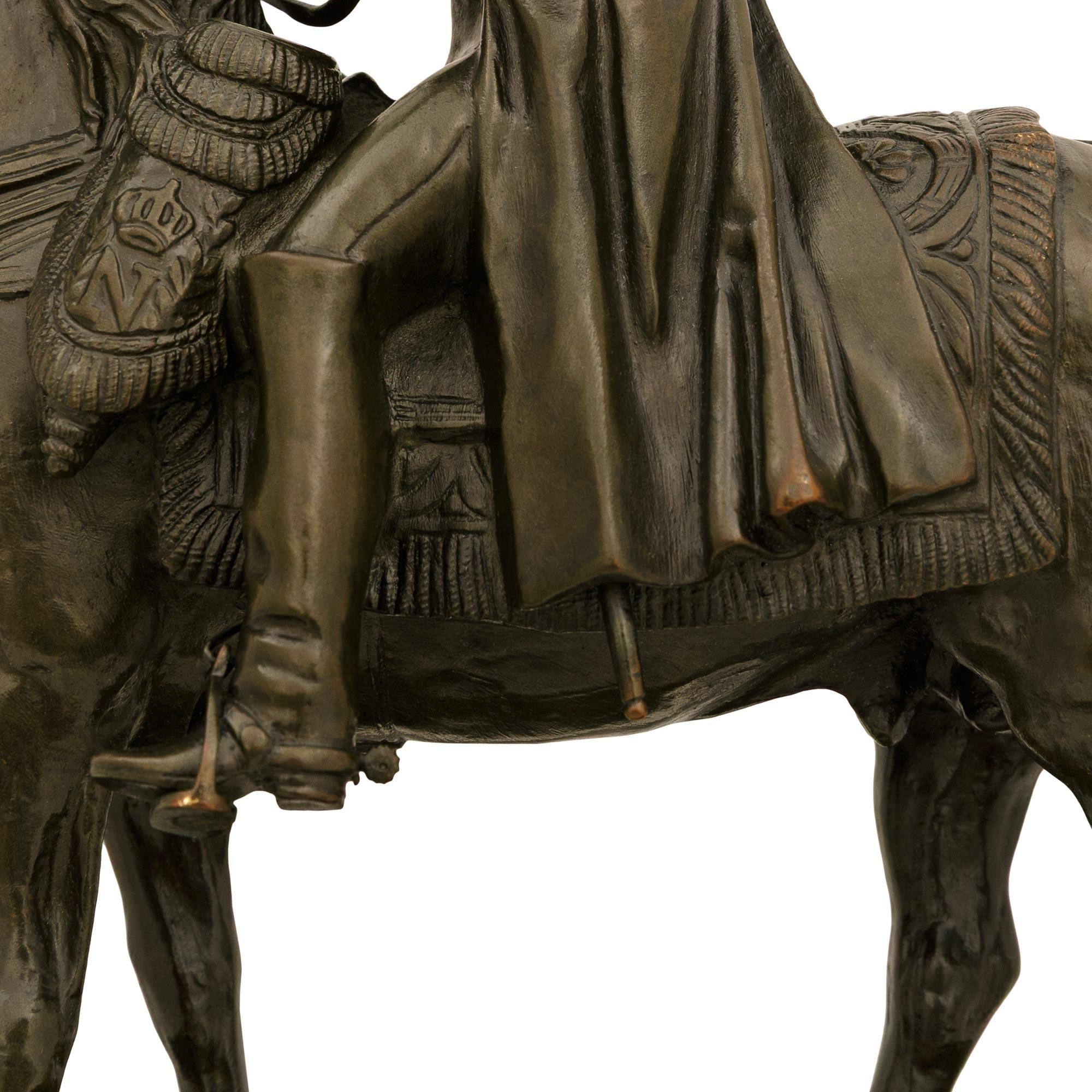 Französische Marmor-, Ormolu- und Bronzestatue von Napoleon aus dem 19. im Angebot 2