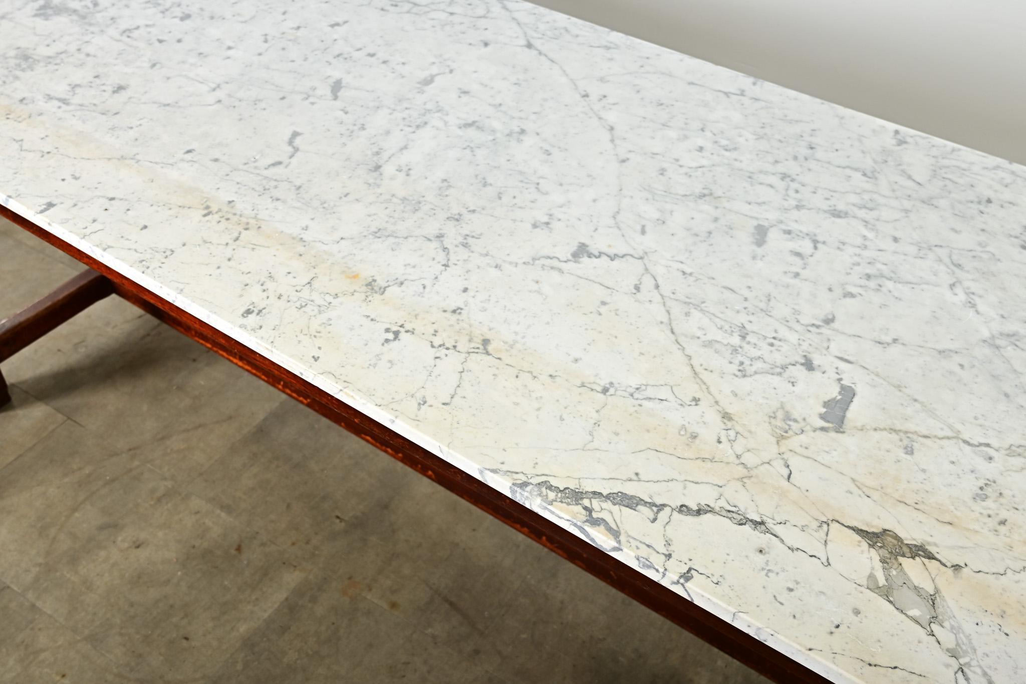 Mesa de labranza francesa del siglo XIX con tapa de mármol en venta 3
