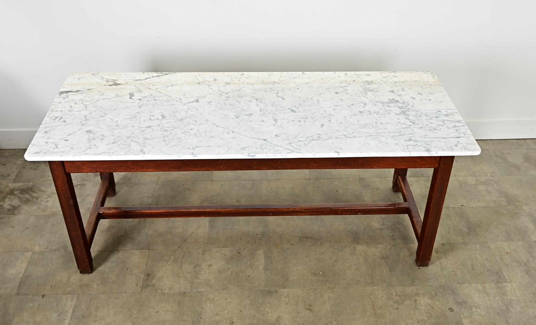 Mesa de labranza francesa del siglo XIX con tapa de mármol en venta 2