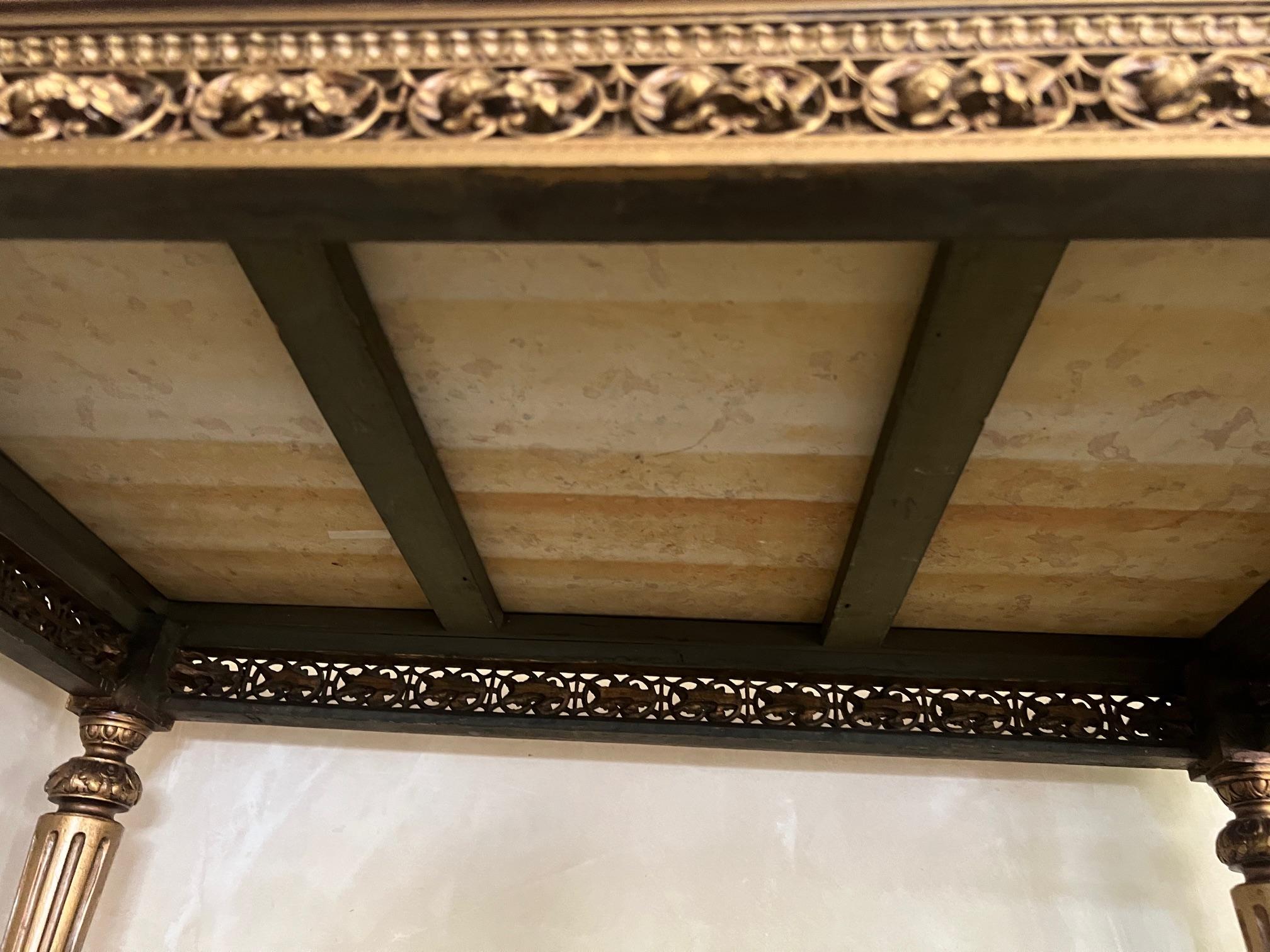 Mesa francesa de madera dorada con tapa de mármol del siglo XIX en venta 5
