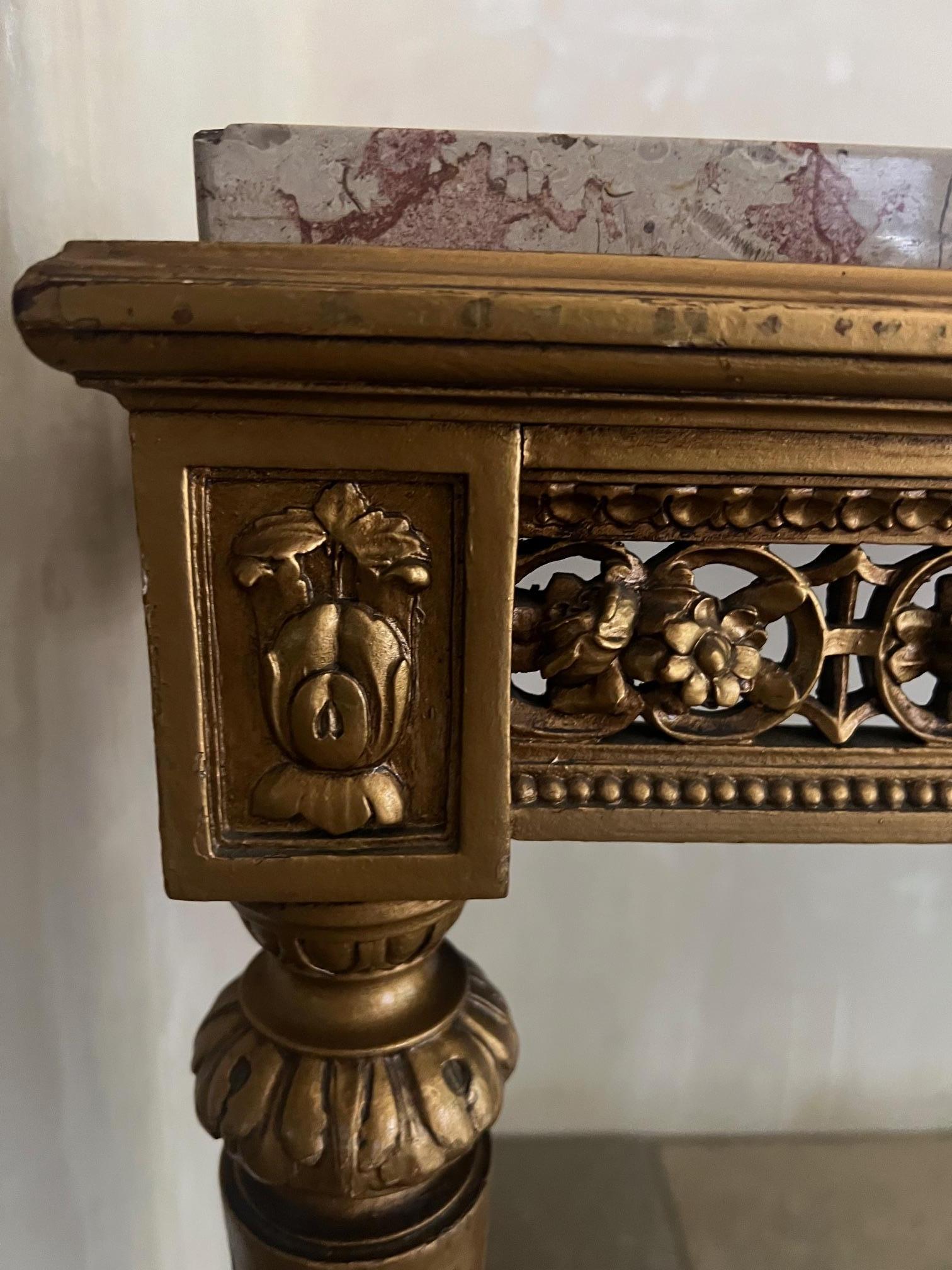 Mesa francesa de madera dorada con tapa de mármol del siglo XIX Provincial francés en venta