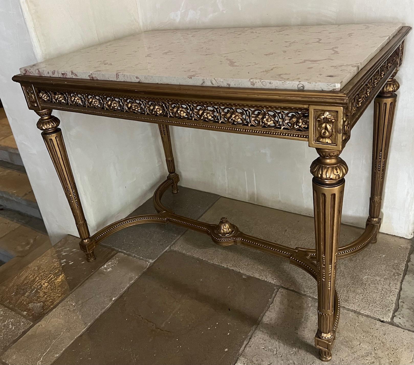 Mesa francesa de madera dorada con tapa de mármol del siglo XIX Francés en venta